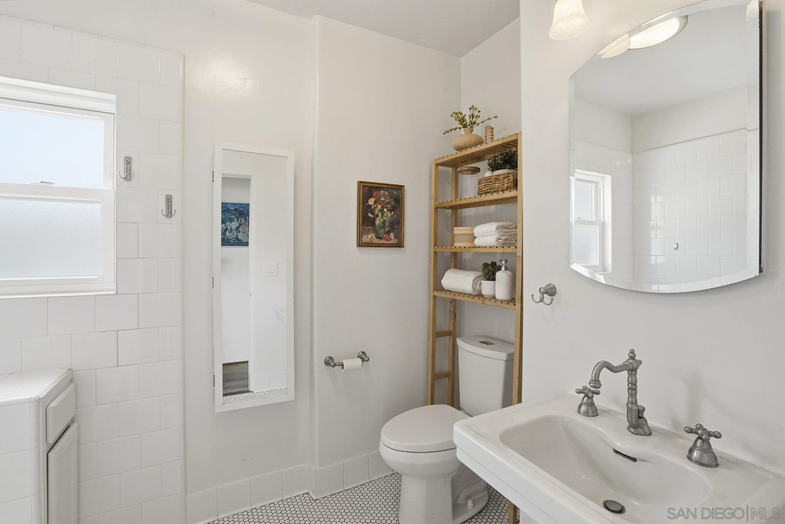 Detail Gallery Image 16 of 30 For 2717  Meade Ave, San Diego,  CA 92116 - 3 Beds | 1 Baths