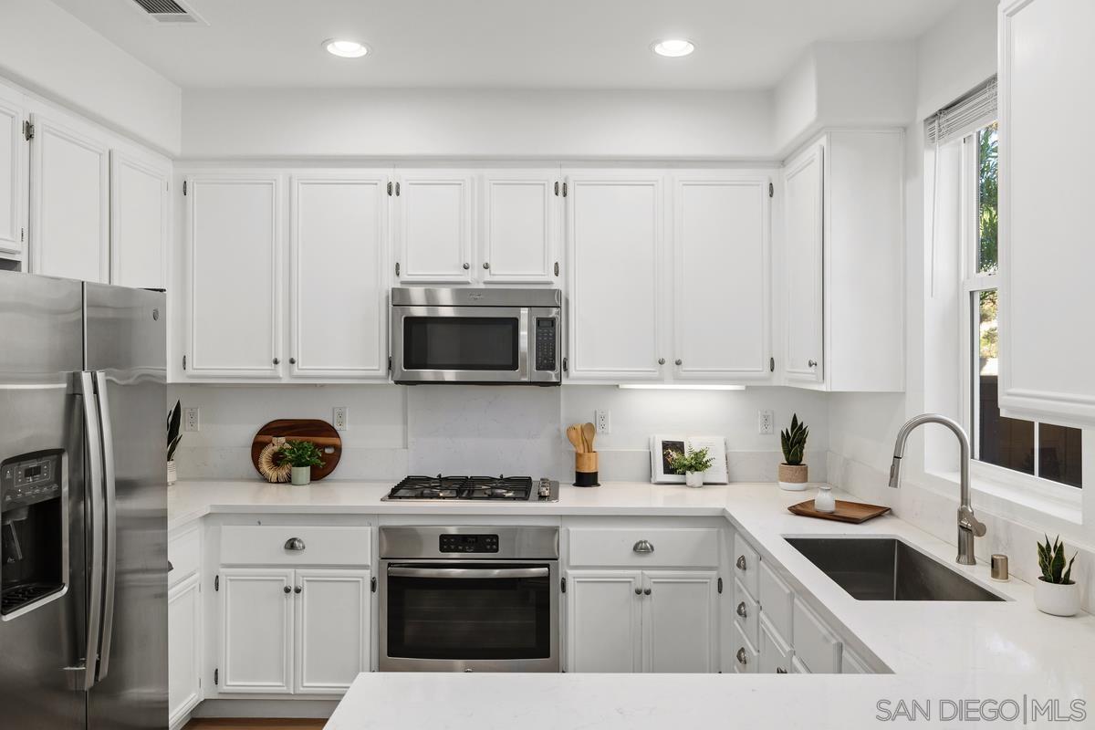 Detail Gallery Image 12 of 40 For 13285  Calle Del Campo  #5,  San Diego,  CA 92129 - 2 Beds | 2/1 Baths