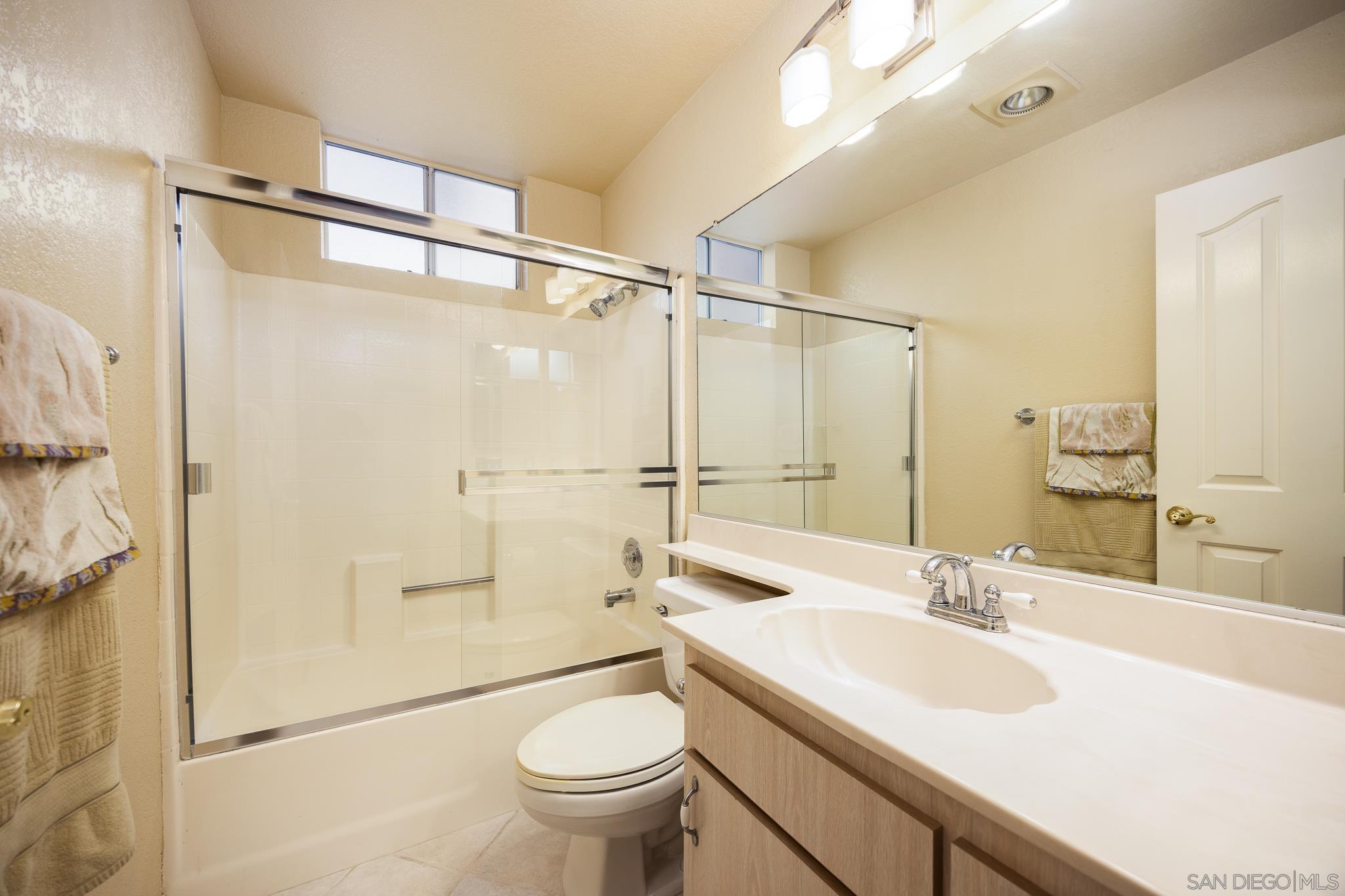 Detail Gallery Image 13 of 18 For 521  Arbor Dr  #105,  San Diego,  CA 92103 - 2 Beds | 2/1 Baths