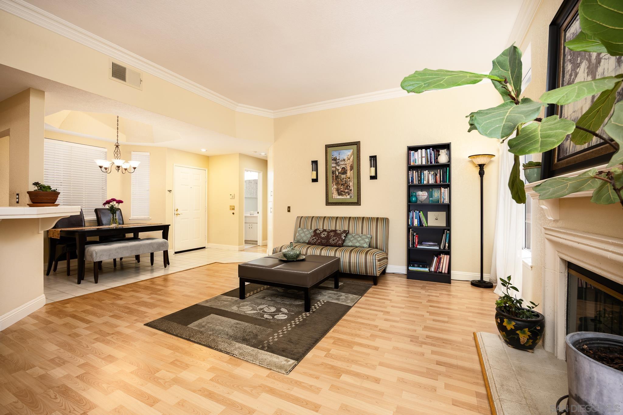 Detail Gallery Image 4 of 18 For 521  Arbor Dr  #105,  San Diego,  CA 92103 - 2 Beds | 2/1 Baths