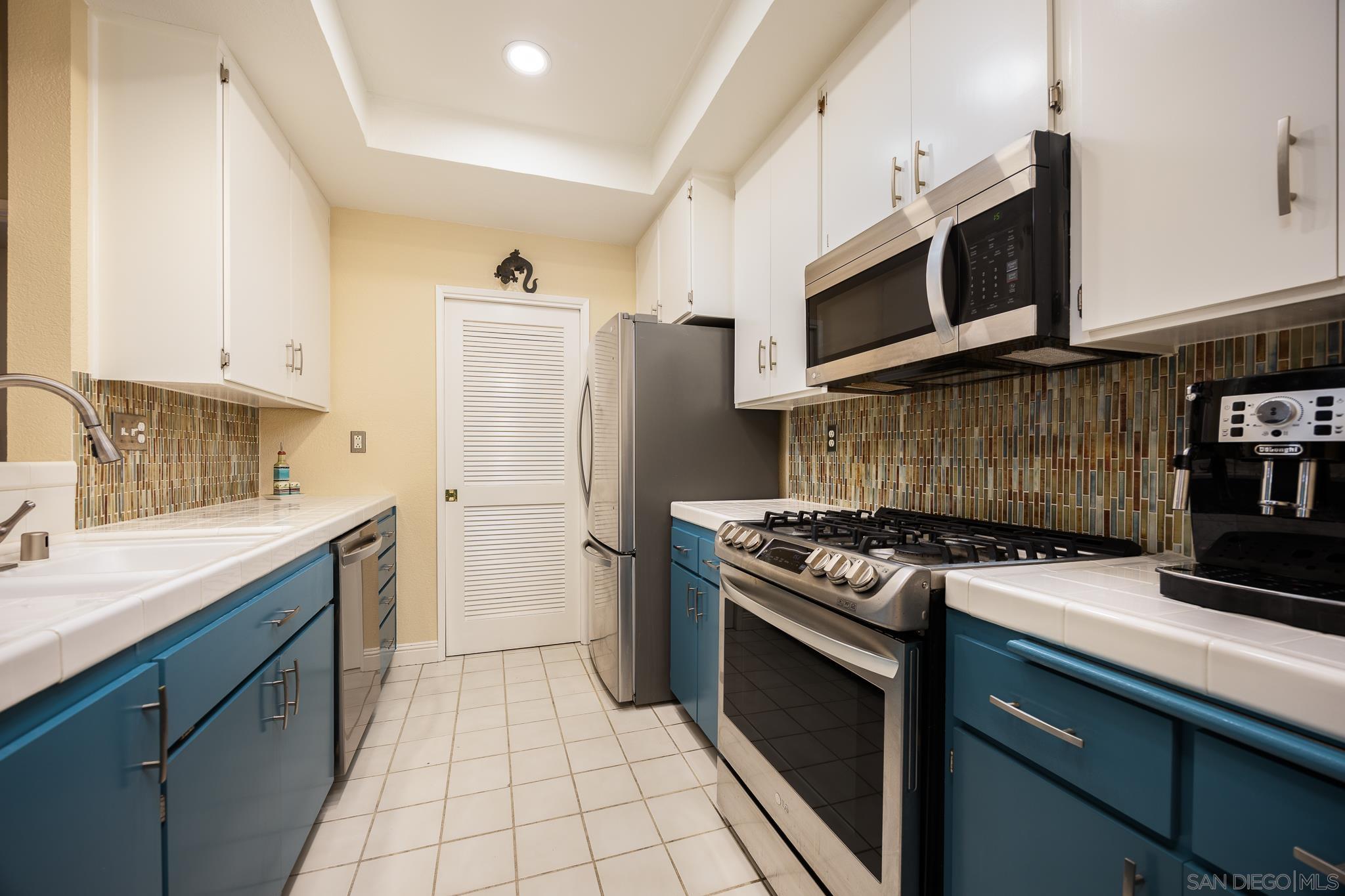 Detail Gallery Image 6 of 18 For 521  Arbor Dr  #105,  San Diego,  CA 92103 - 2 Beds | 2/1 Baths