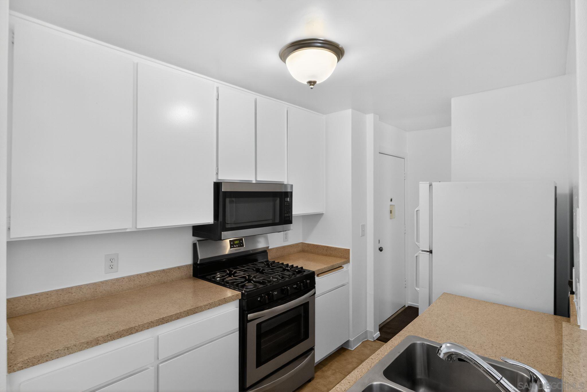 Detail Gallery Image 4 of 14 For 1621 S Hotel Circle  #215,  San Diego,  CA 92108 - 1 Beds | 1 Baths