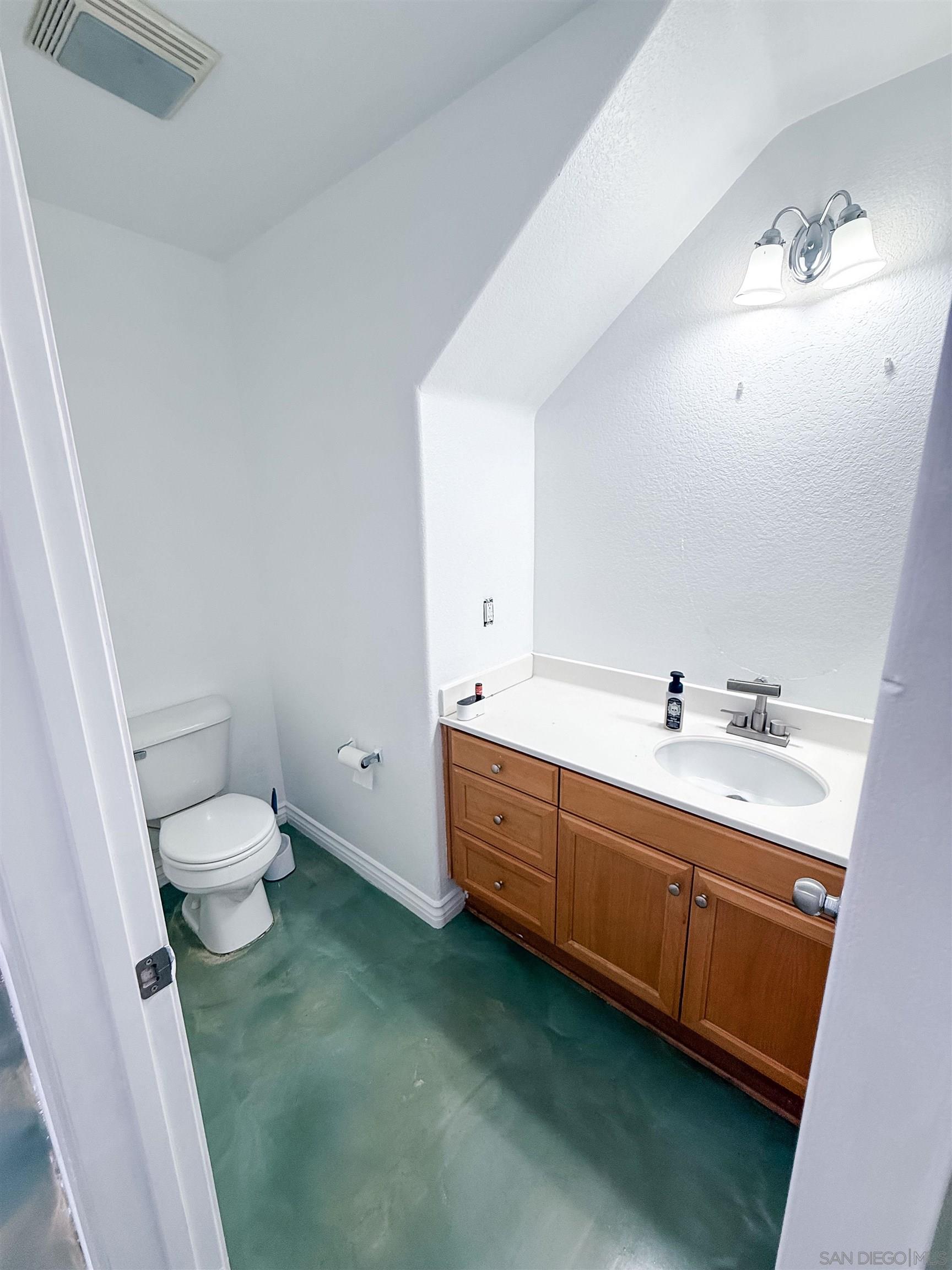 Detail Gallery Image 11 of 28 For 1431  Trouville Ln  5, Chula Vista,  CA 91913 - 3 Beds | 2/1 Baths