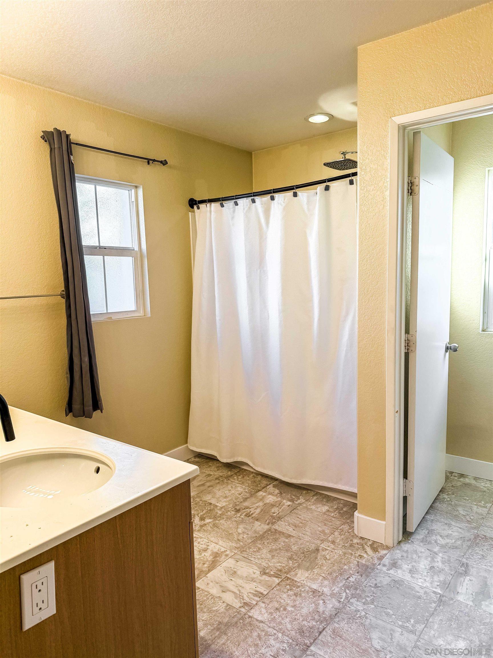 Detail Gallery Image 17 of 28 For 1431  Trouville Ln  5, Chula Vista,  CA 91913 - 3 Beds | 2/1 Baths