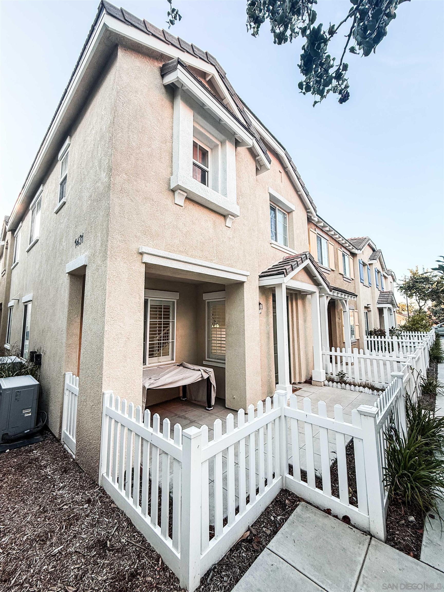 Detail Gallery Image 3 of 28 For 1431  Trouville Ln  5, Chula Vista,  CA 91913 - 3 Beds | 2/1 Baths