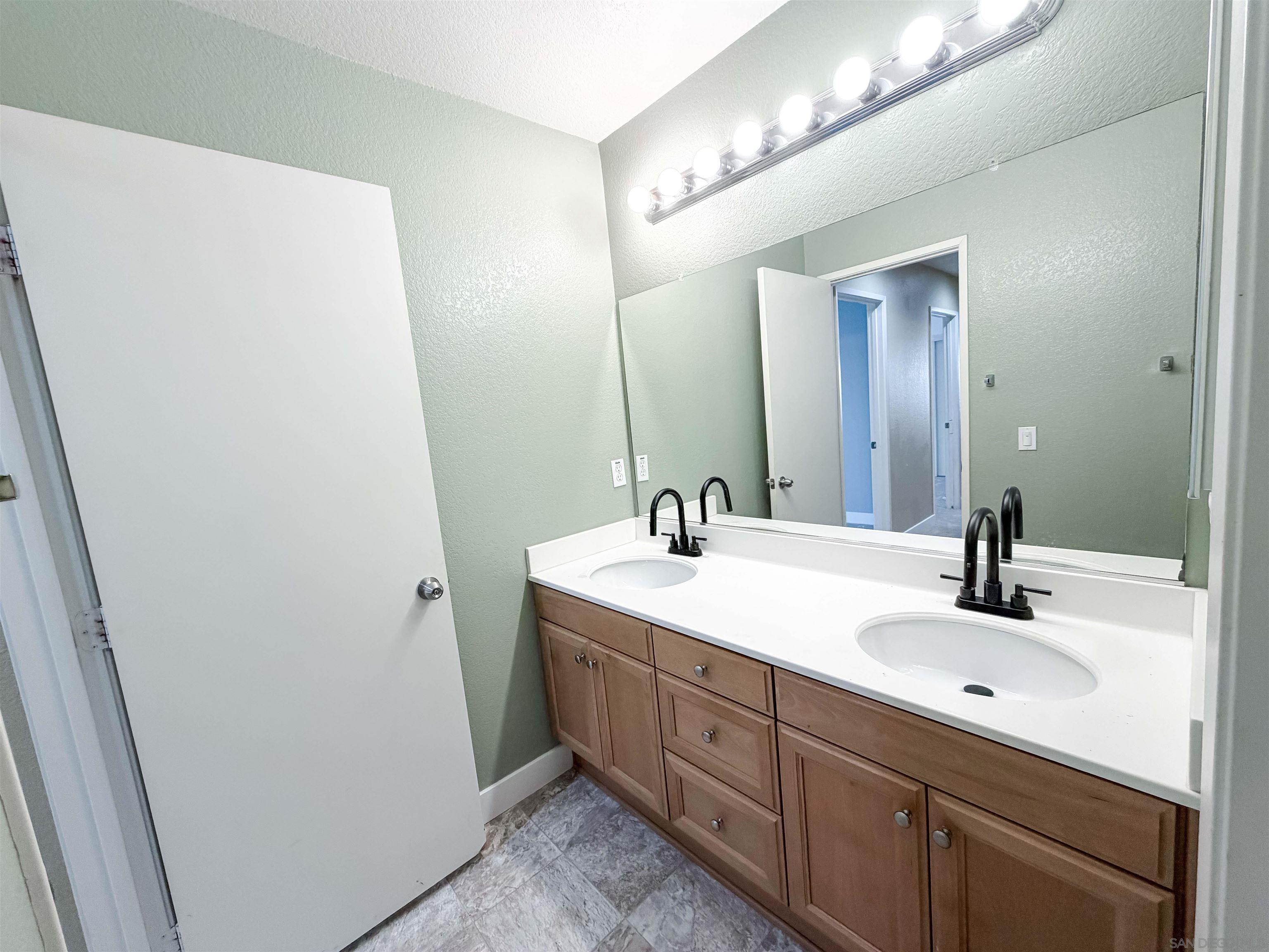 Detail Gallery Image 23 of 28 For 1431  Trouville Ln  5, Chula Vista,  CA 91913 - 3 Beds | 2/1 Baths