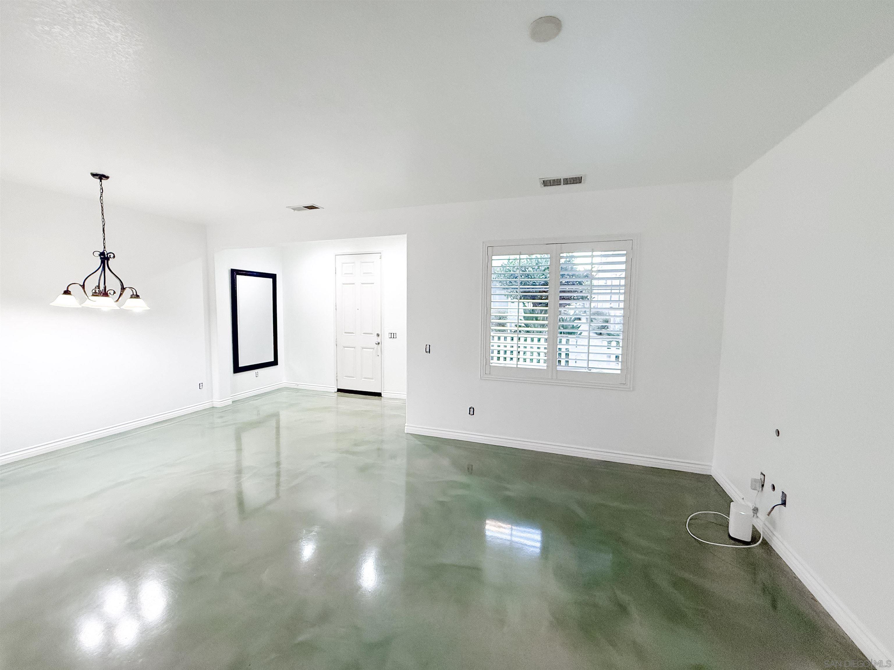 Detail Gallery Image 7 of 28 For 1431  Trouville Ln  5, Chula Vista,  CA 91913 - 3 Beds | 2/1 Baths