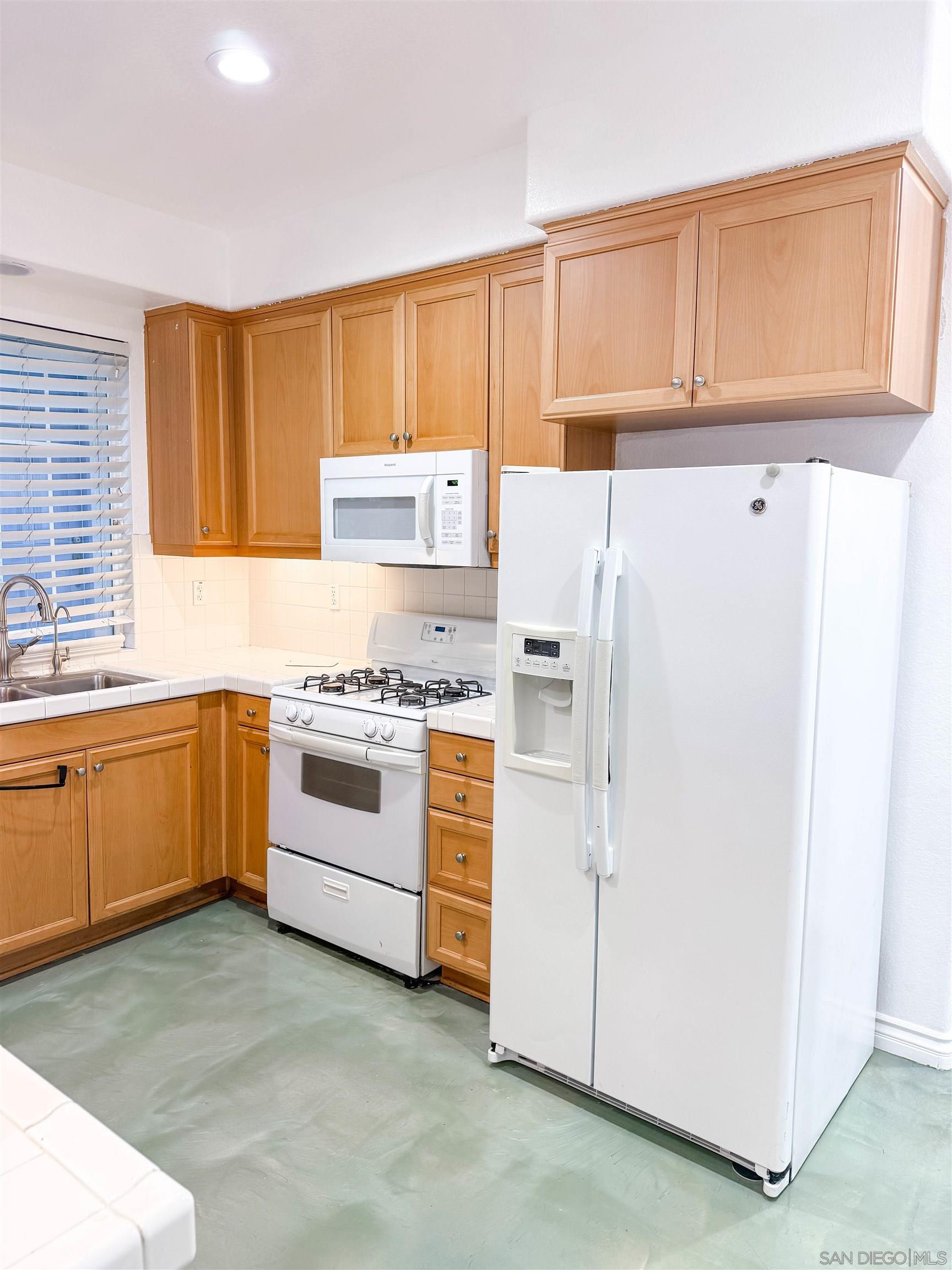 Detail Gallery Image 9 of 28 For 1431  Trouville Ln  5, Chula Vista,  CA 91913 - 3 Beds | 2/1 Baths