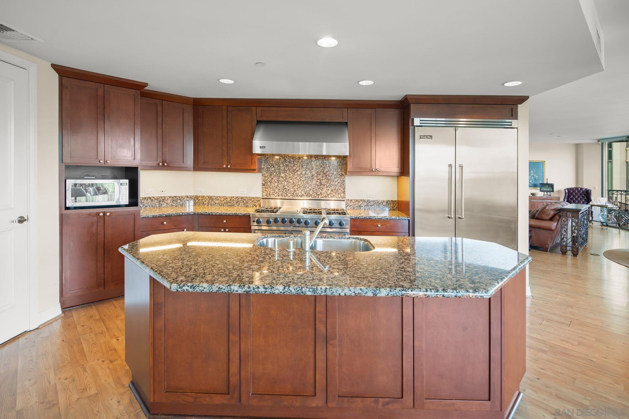 Detail Gallery Image 14 of 29 For 2500  6th Ave  #605,  San Diego,  CA 92103 - 3 Beds | 2/1 Baths