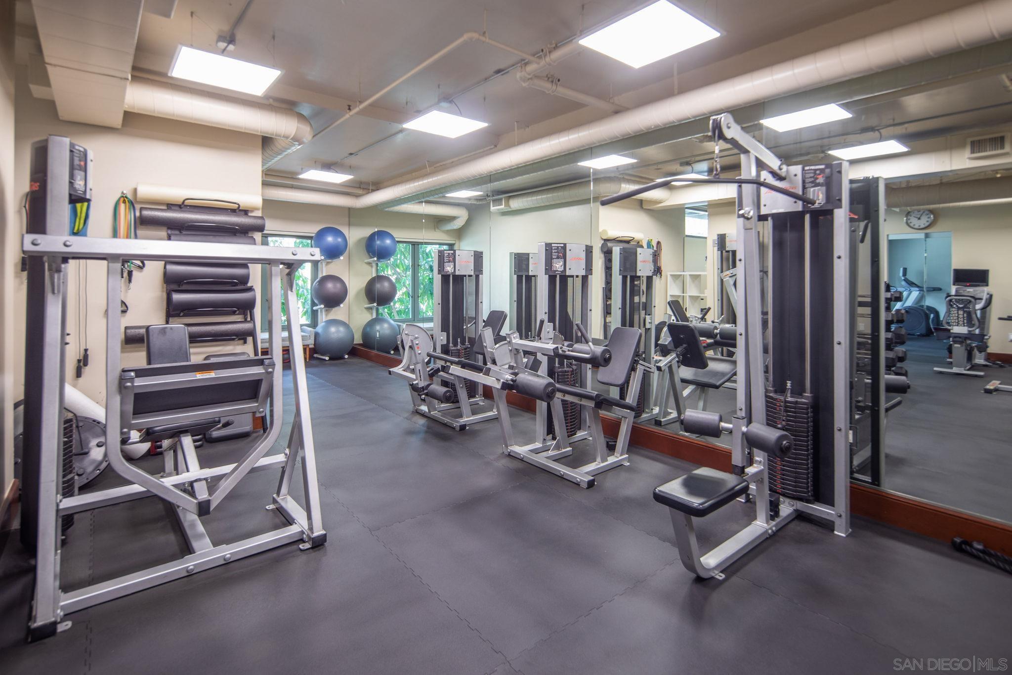 Detail Gallery Image 27 of 29 For 2500  6th Ave  #605,  San Diego,  CA 92103 - 3 Beds | 2/1 Baths