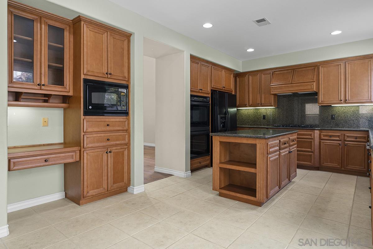 Detail Gallery Image 23 of 65 For 4418  Shorepointe Way, San Diego,  CA 92130 - 5 Beds | 3 Baths