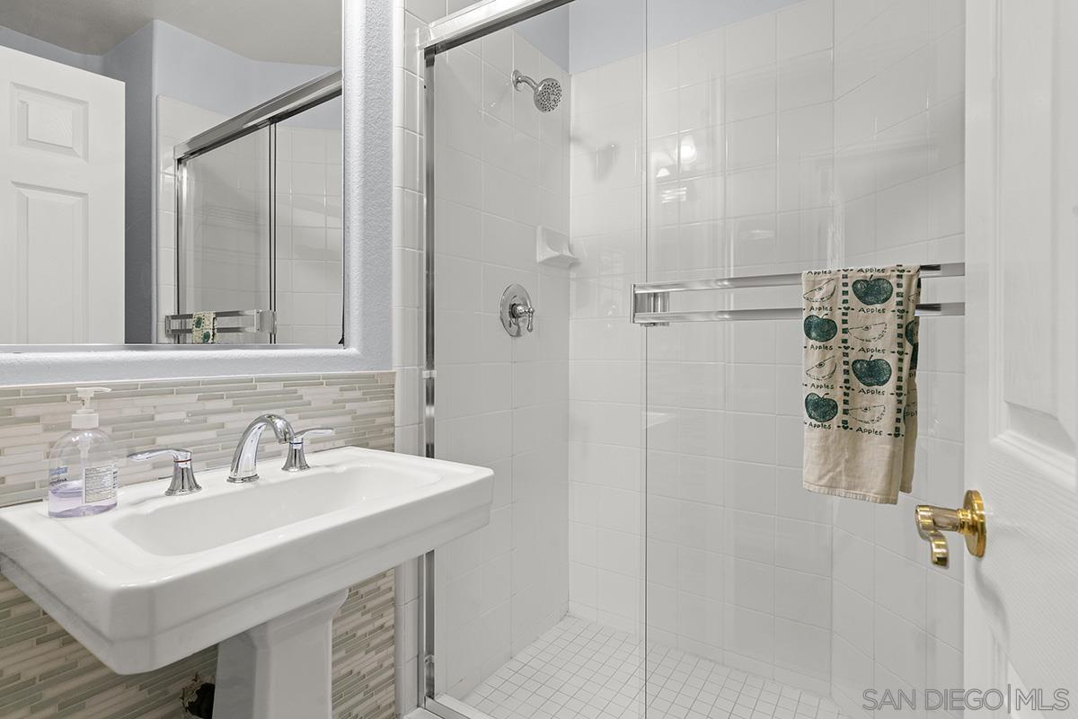 Detail Gallery Image 28 of 65 For 4418  Shorepointe Way, San Diego,  CA 92130 - 5 Beds | 3 Baths