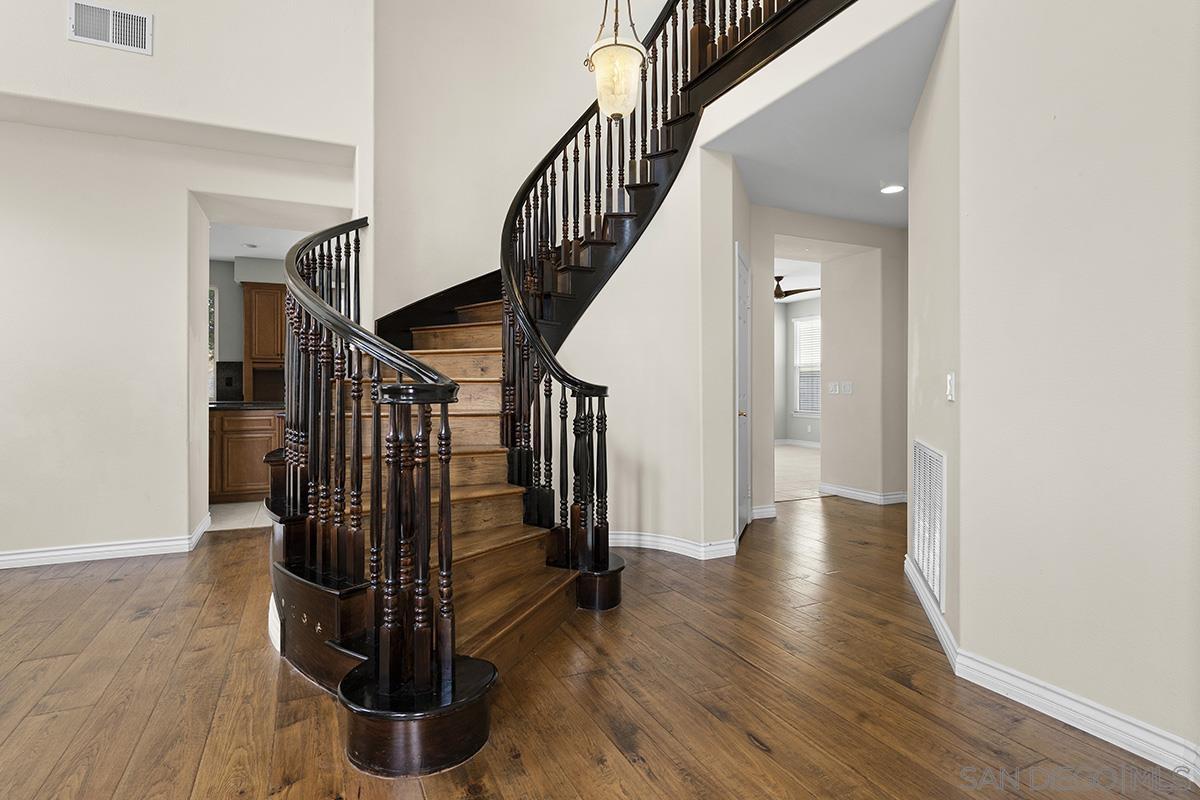 Detail Gallery Image 32 of 65 For 4418  Shorepointe Way, San Diego,  CA 92130 - 5 Beds | 3 Baths