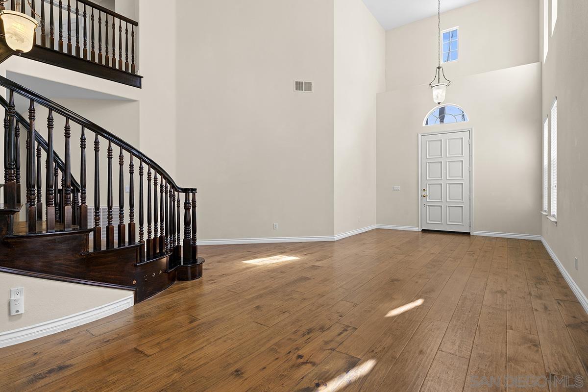 Detail Gallery Image 8 of 65 For 4418  Shorepointe Way, San Diego,  CA 92130 - 5 Beds | 3 Baths