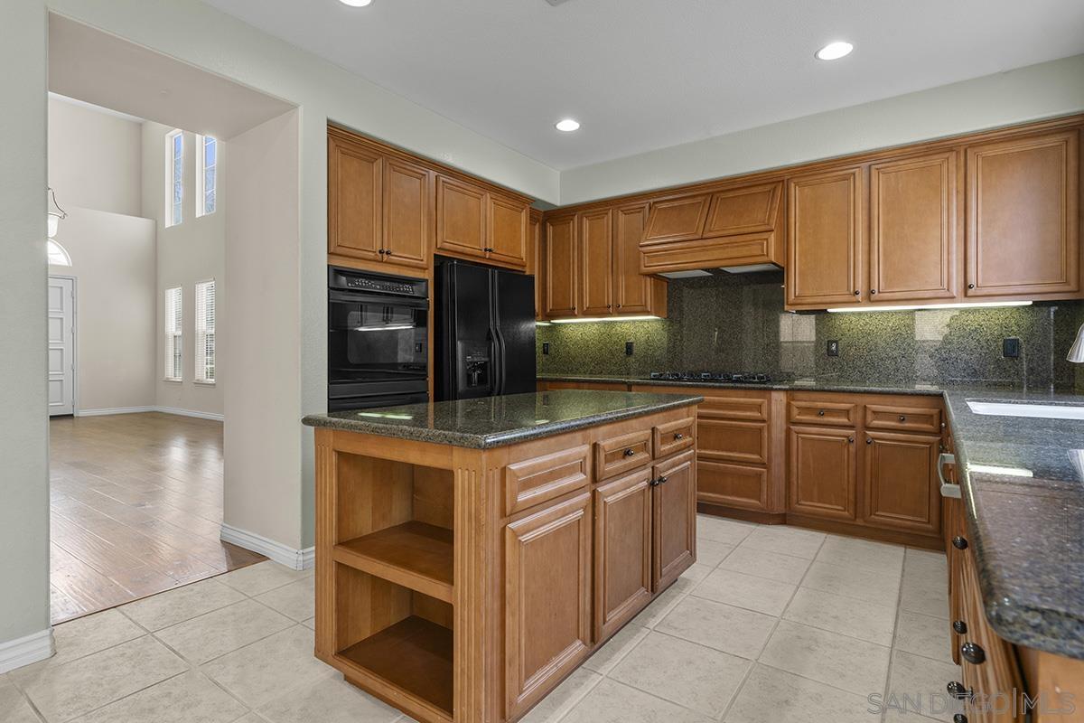 Detail Gallery Image 10 of 65 For 4418  Shorepointe Way, San Diego,  CA 92130 - 5 Beds | 3 Baths