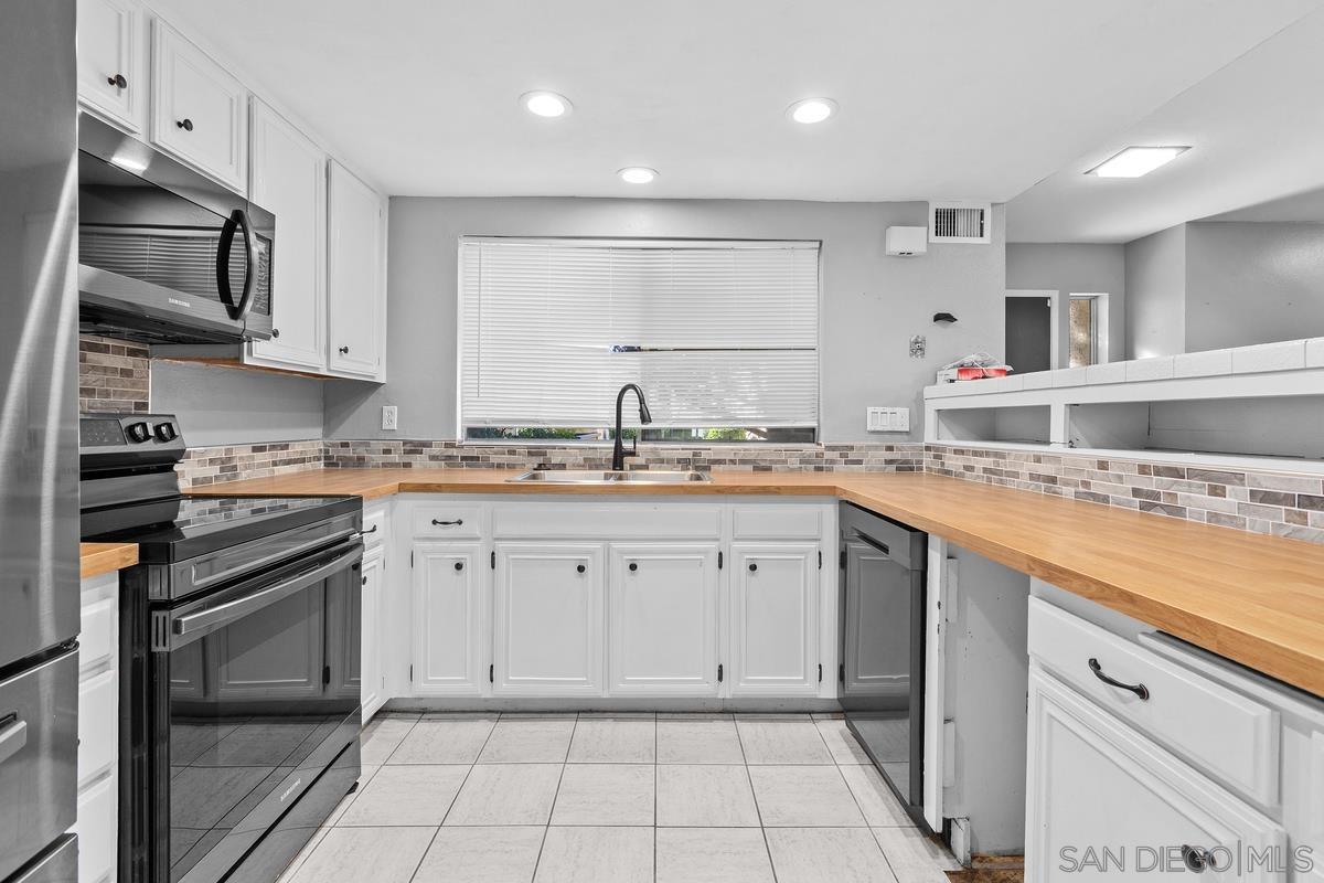 Front Image Thumbnail for SD250043704