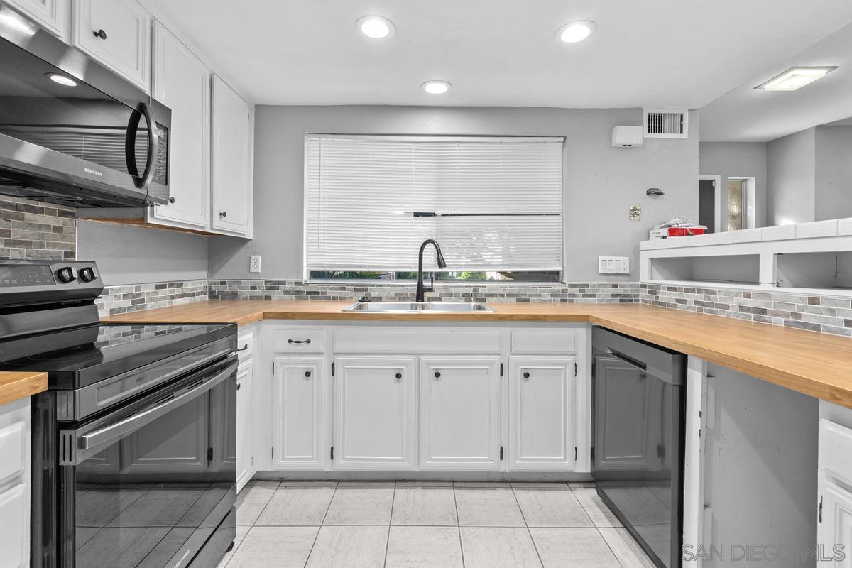 Detail Gallery Image 2 of 25 For 23823  Green Haven Ln, Ramona,  CA 92065 - 3 Beds | 3 Baths