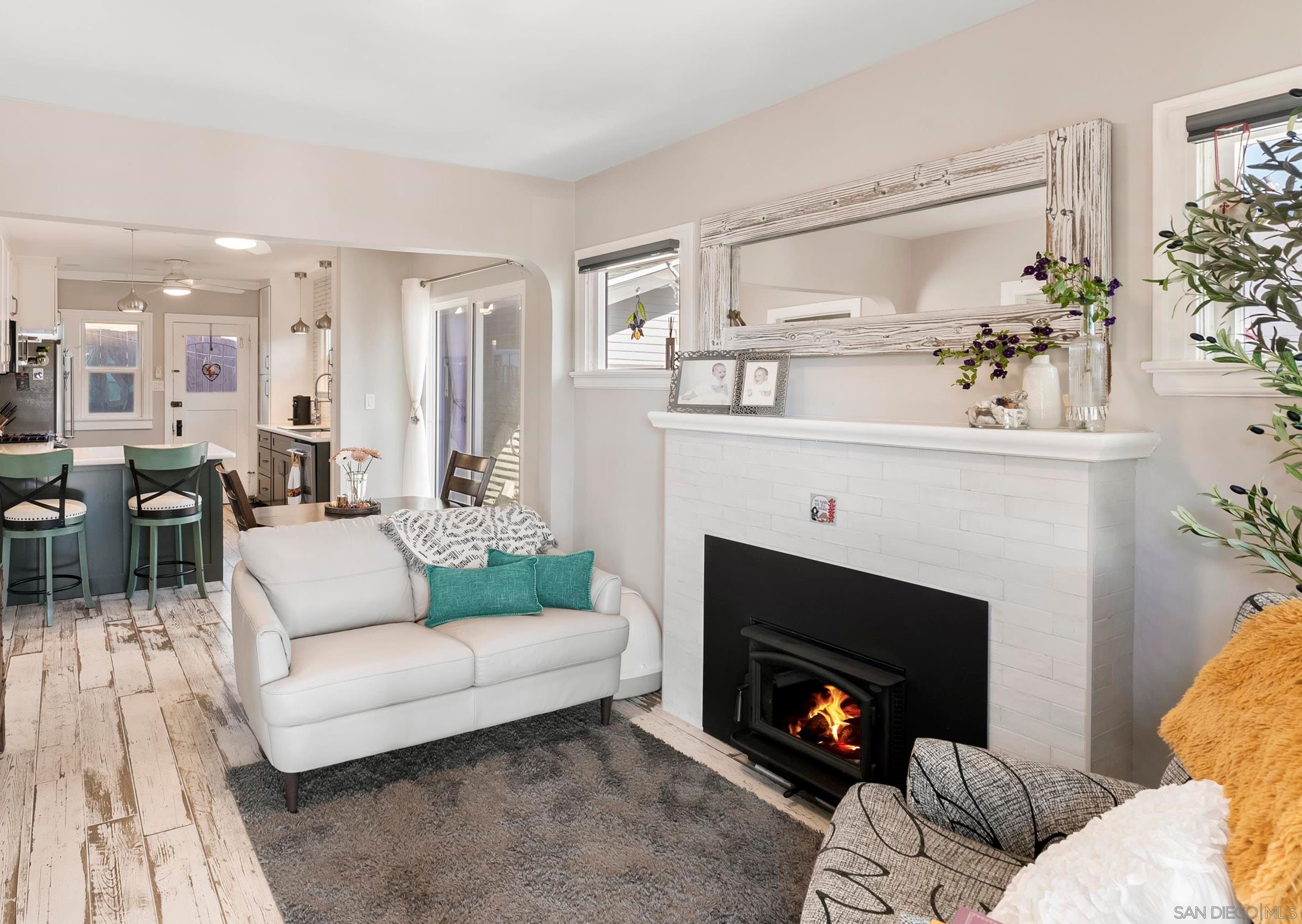 Detail Gallery Image 3 of 18 For 3676  Dwight St, San Diego,  CA 92104 - 2 Beds | 1 Baths