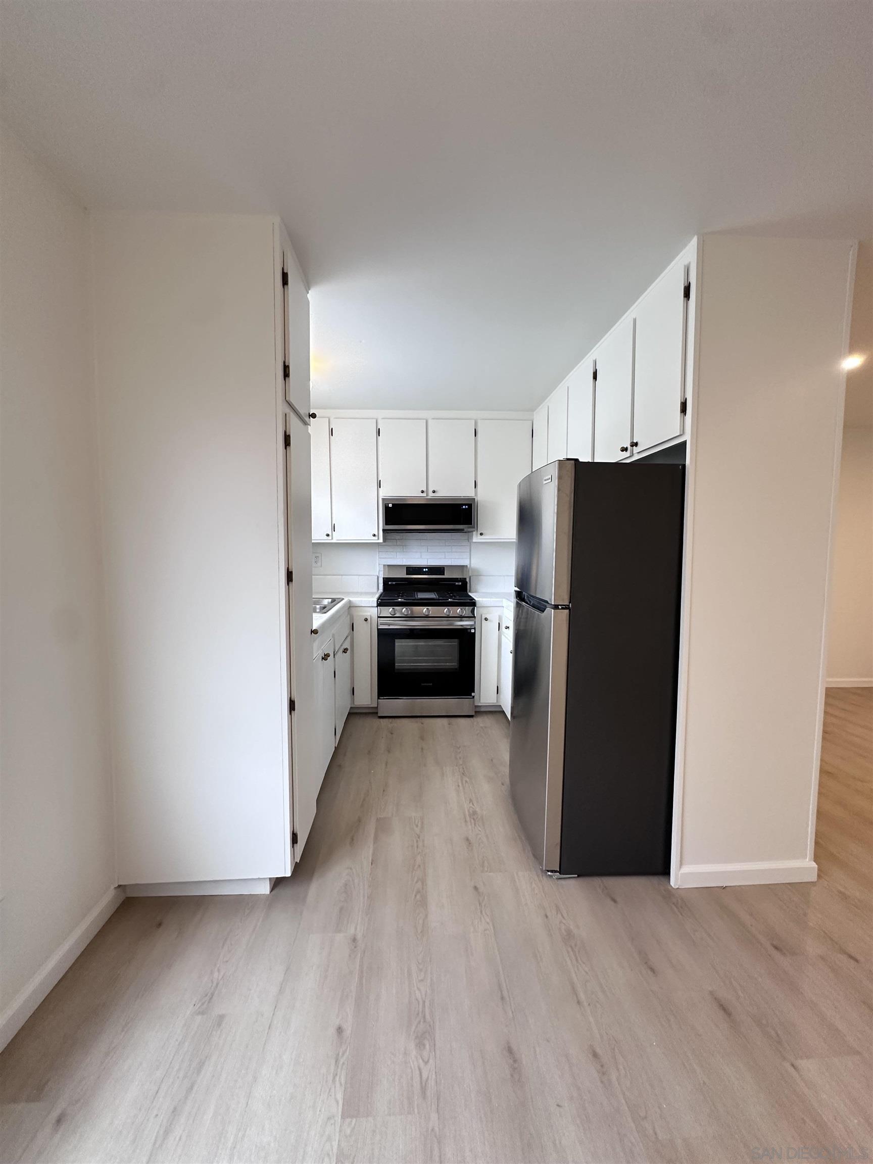 Detail Gallery Image 2 of 12 For 930 B  Avenue  20, National City,  CA 91950 - 2 Beds | 1 Baths