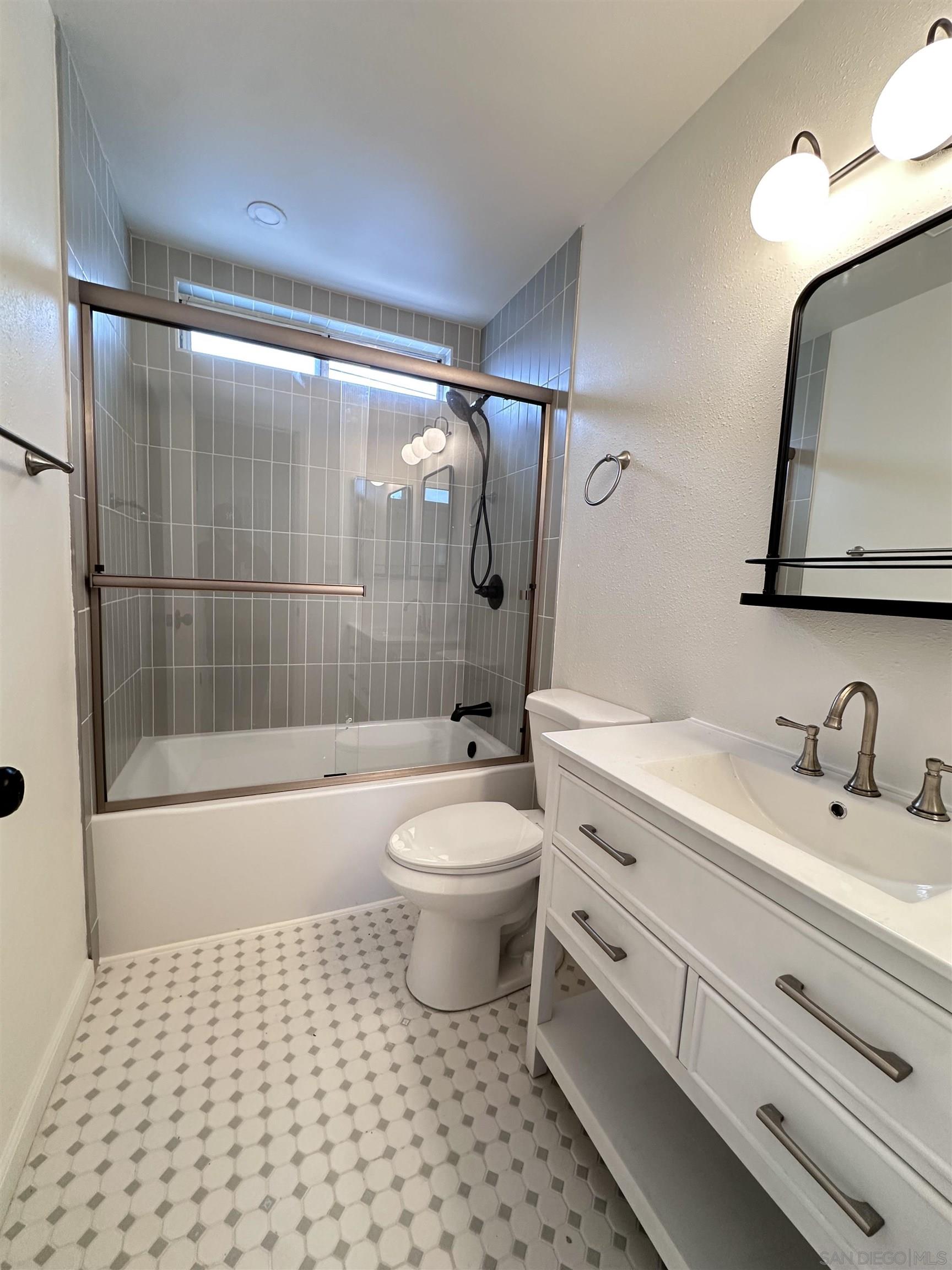 Detail Gallery Image 7 of 12 For 930 B  Avenue  20, National City,  CA 91950 - 2 Beds | 1 Baths