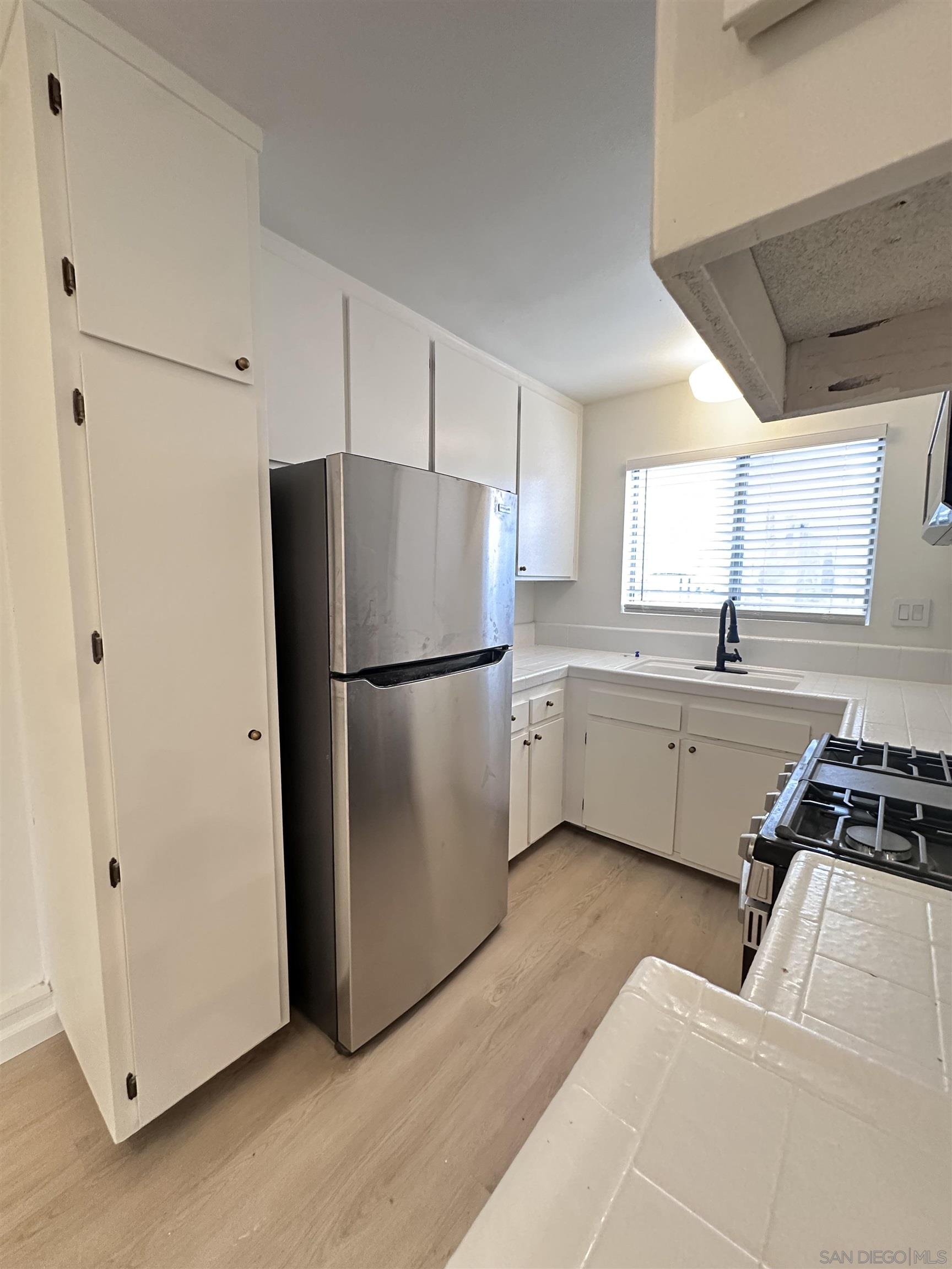 Front Image Thumbnail for SD250043711