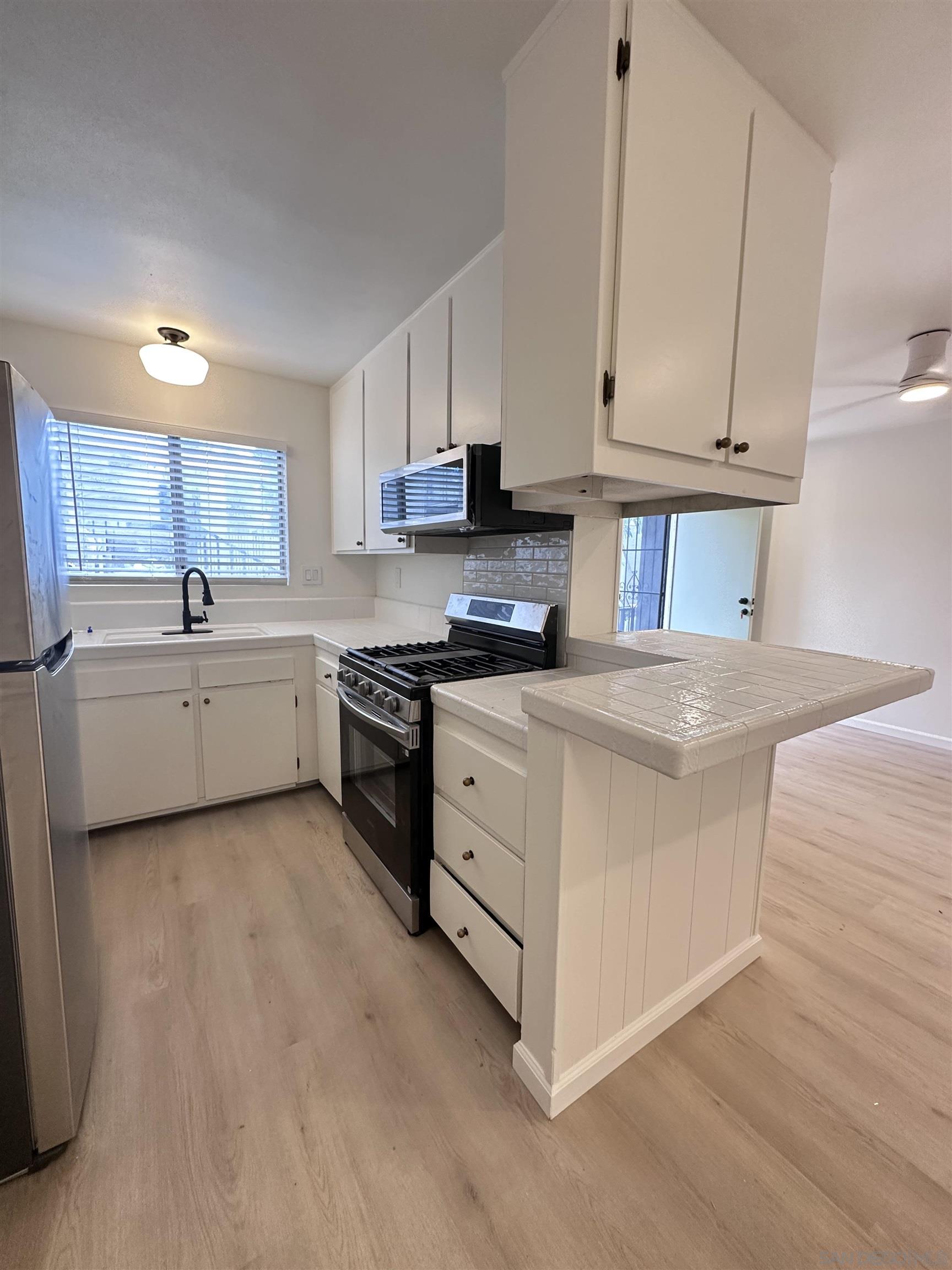 Detail Gallery Image 3 of 14 For 930 B  Avenue  22, National City,  CA 91950 - 1 Beds | 1 Baths