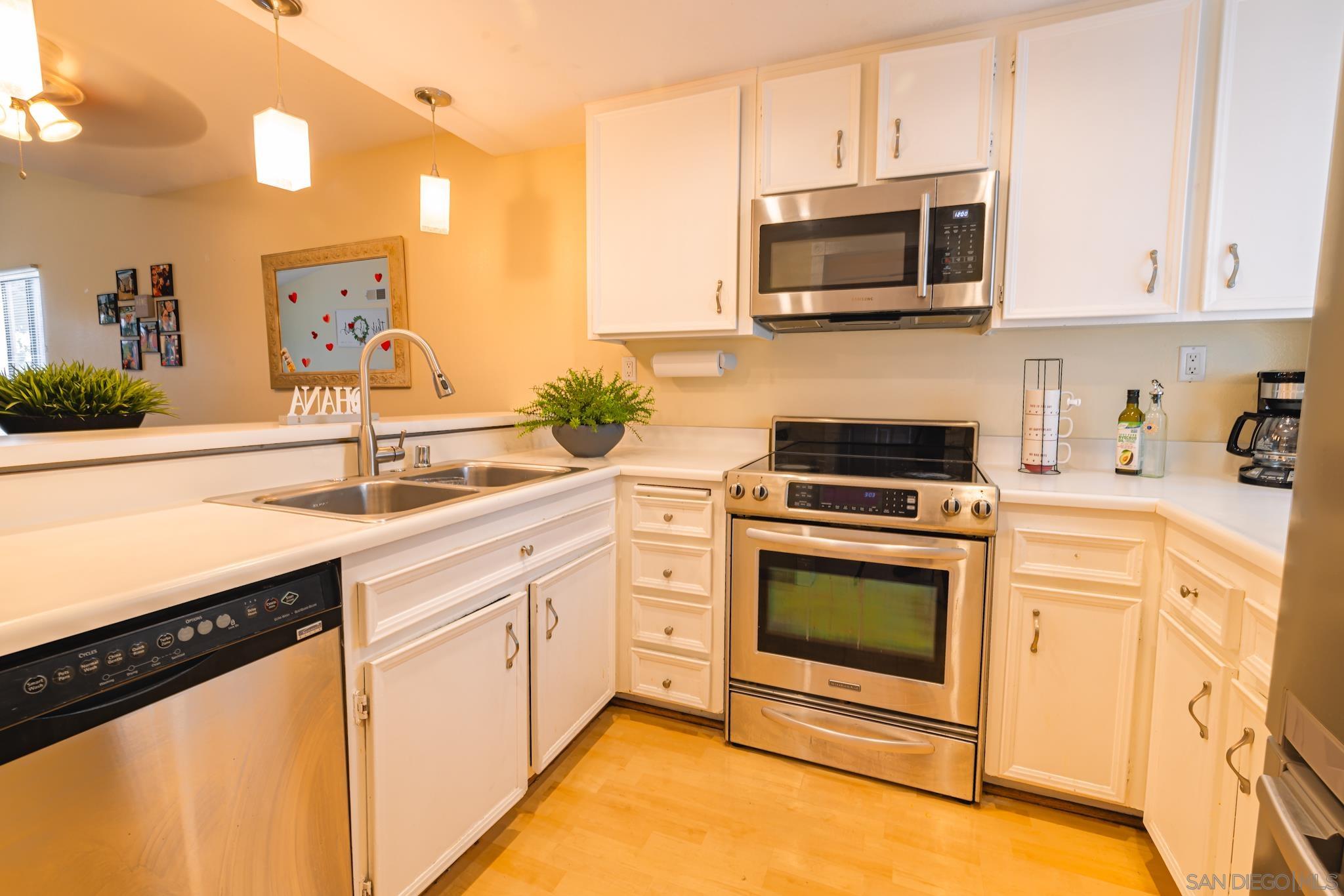 Front Image Thumbnail for SD250043718