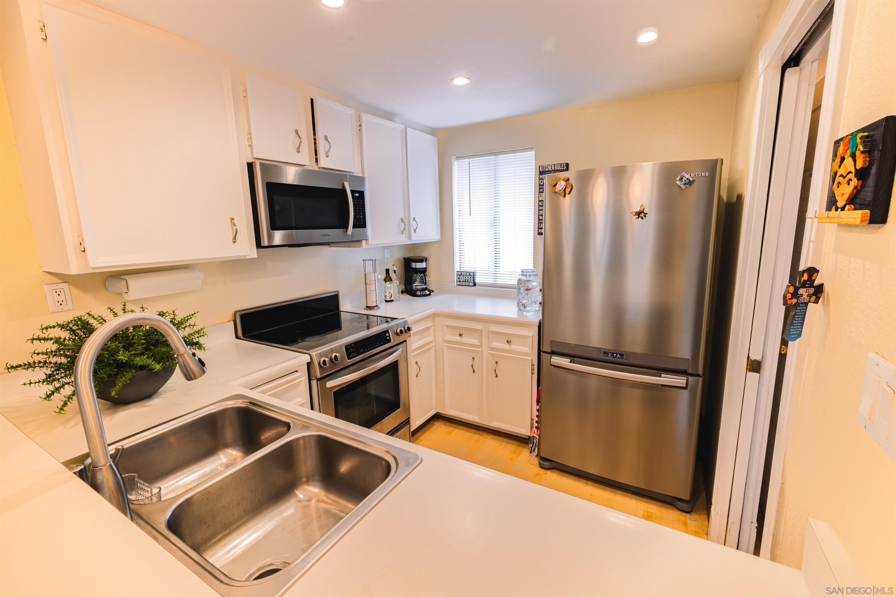 Detail Gallery Image 4 of 16 For 1691  Melrose Ave H, Chula Vista,  CA 91911 - 2 Beds | 2 Baths