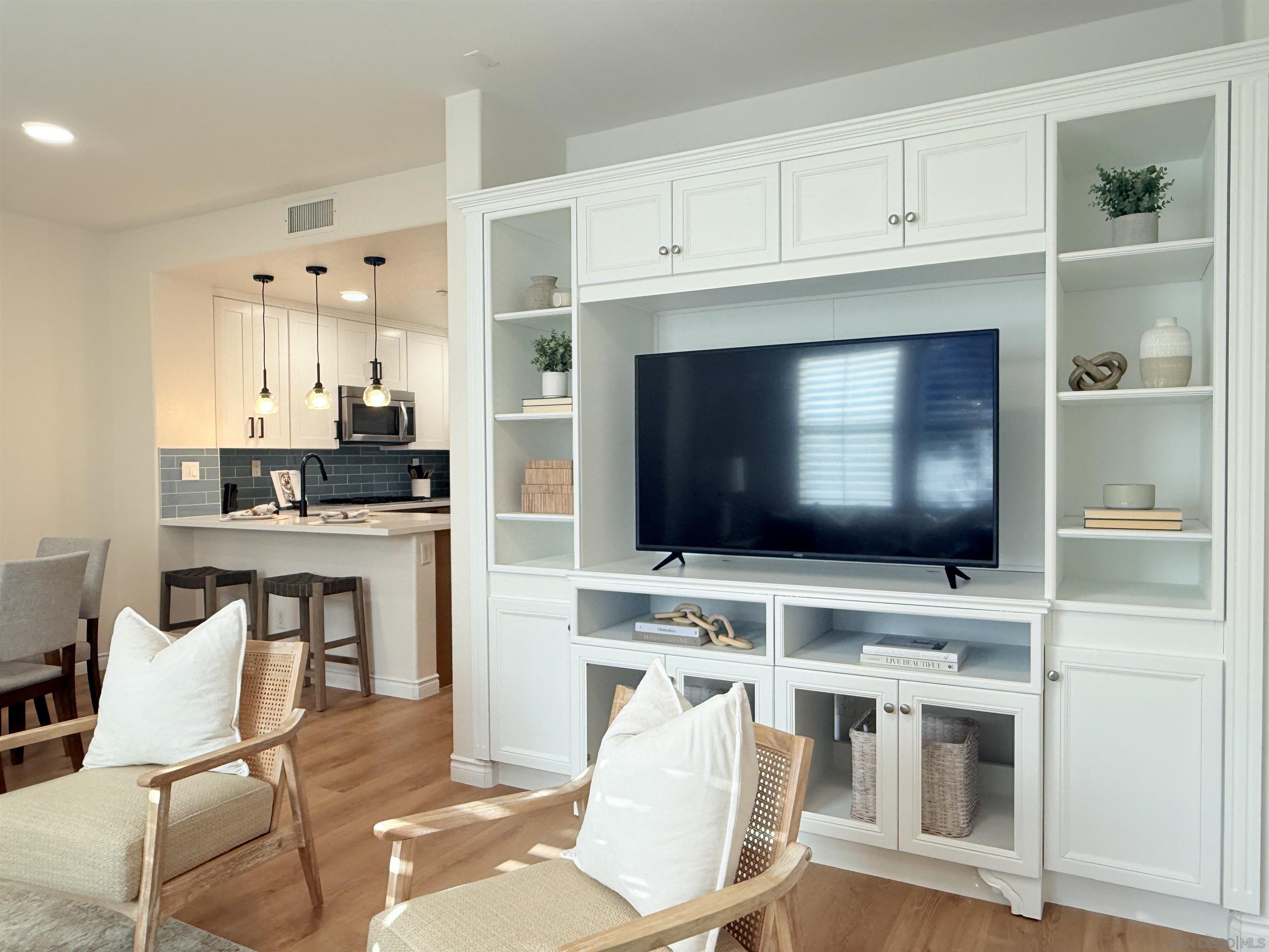 Detail Gallery Image 3 of 30 For 17070  Calle Trevino  #5,  San Diego,  CA 92127 - 3 Beds | 2/1 Baths