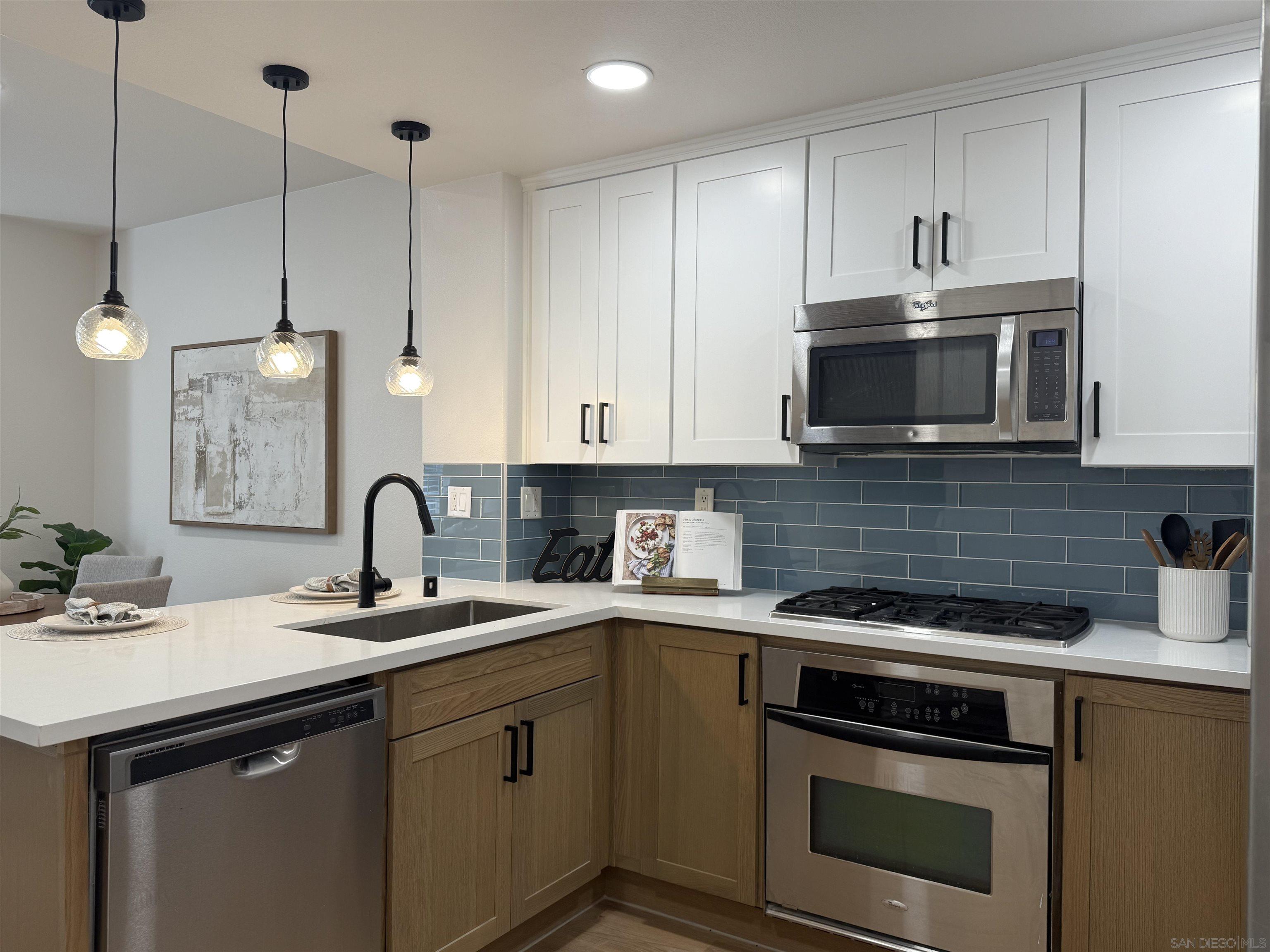 Detail Gallery Image 8 of 30 For 17070  Calle Trevino  #5,  San Diego,  CA 92127 - 3 Beds | 2/1 Baths