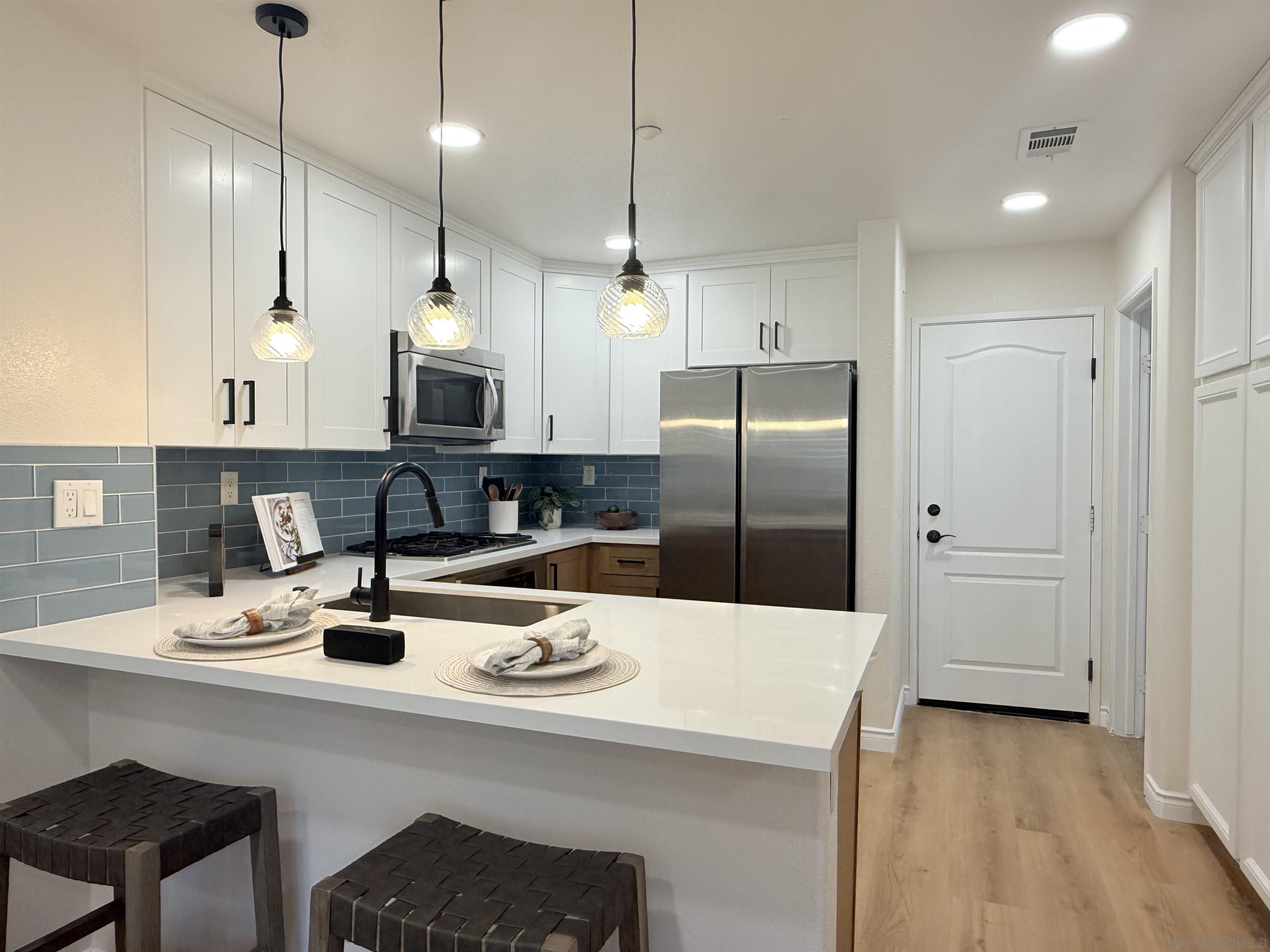 Detail Gallery Image 10 of 30 For 17070  Calle Trevino  #5,  San Diego,  CA 92127 - 3 Beds | 2/1 Baths