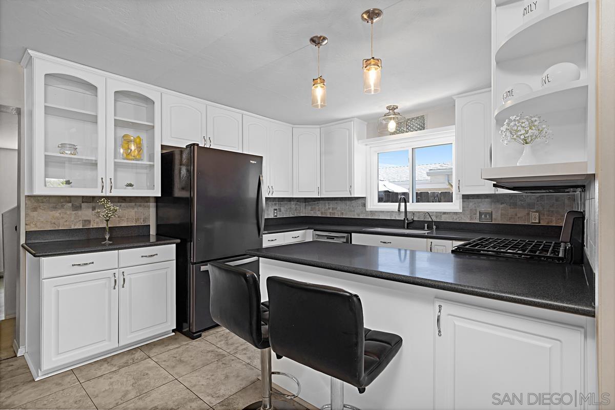 Detail Gallery Image 9 of 43 For 8427  Amino Dr, Santee,  CA 92071 - 4 Beds | 3 Baths