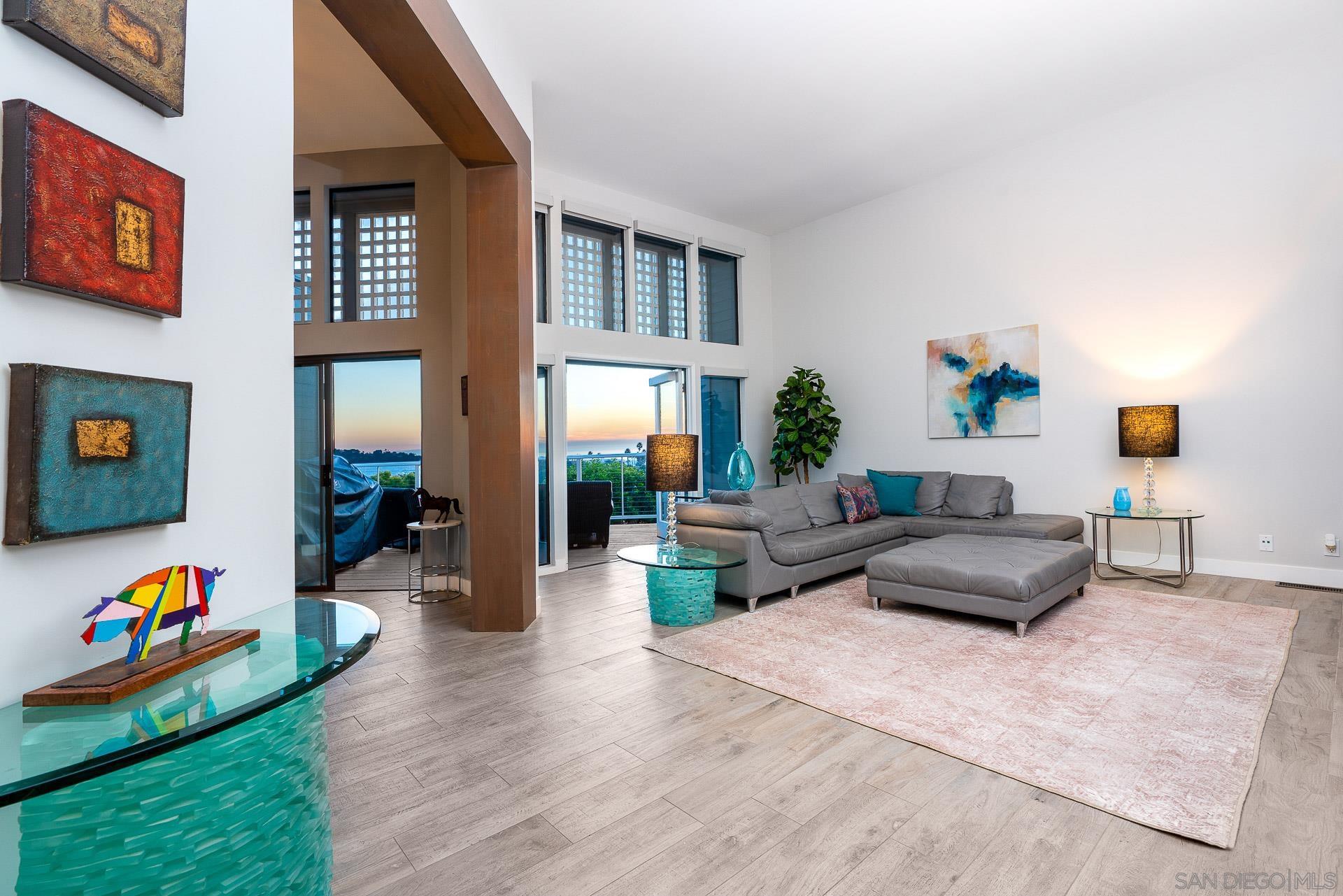 Detail Gallery Image 12 of 61 For 1060  America Way, Del Mar,  CA 92014 - 2 Beds | 2/1 Baths