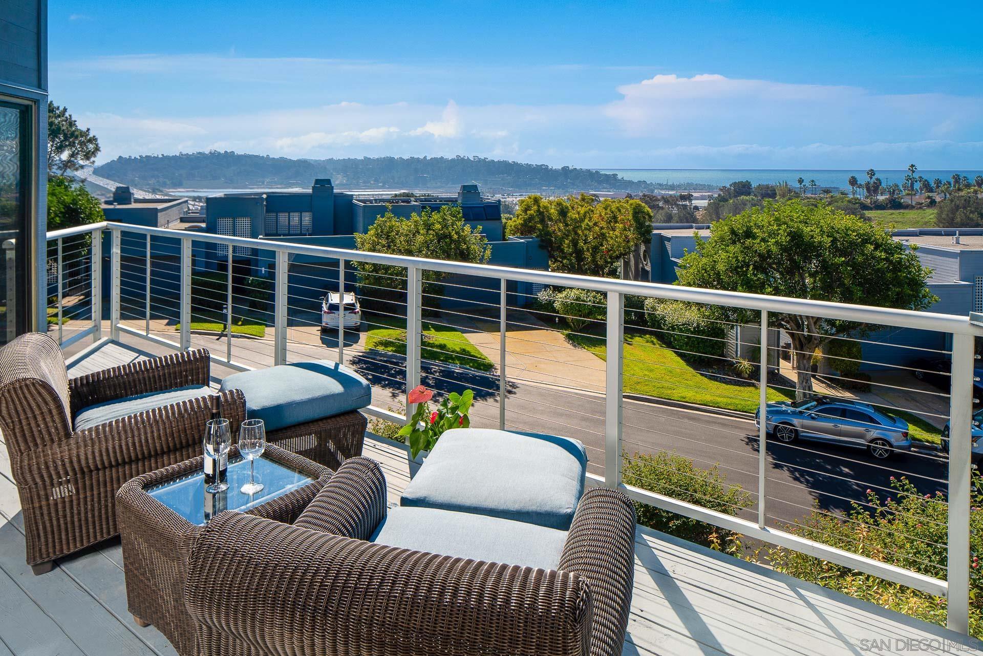 Detail Gallery Image 4 of 61 For 1060  America Way, Del Mar,  CA 92014 - 2 Beds | 2/1 Baths