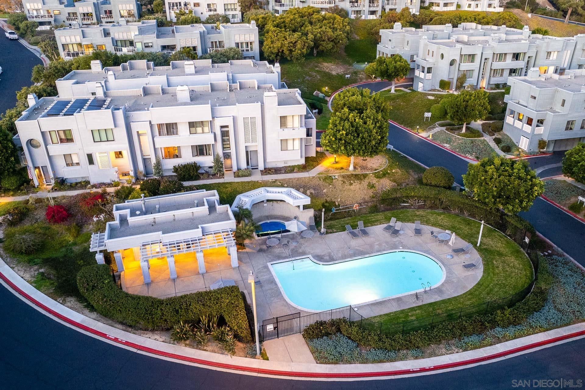 Detail Gallery Image 31 of 61 For 1060  America Way, Del Mar,  CA 92014 - 2 Beds | 2/1 Baths