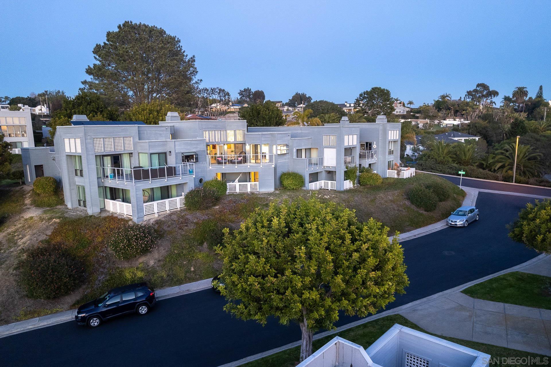 Detail Gallery Image 5 of 61 For 1060  America Way, Del Mar,  CA 92014 - 2 Beds | 2/1 Baths