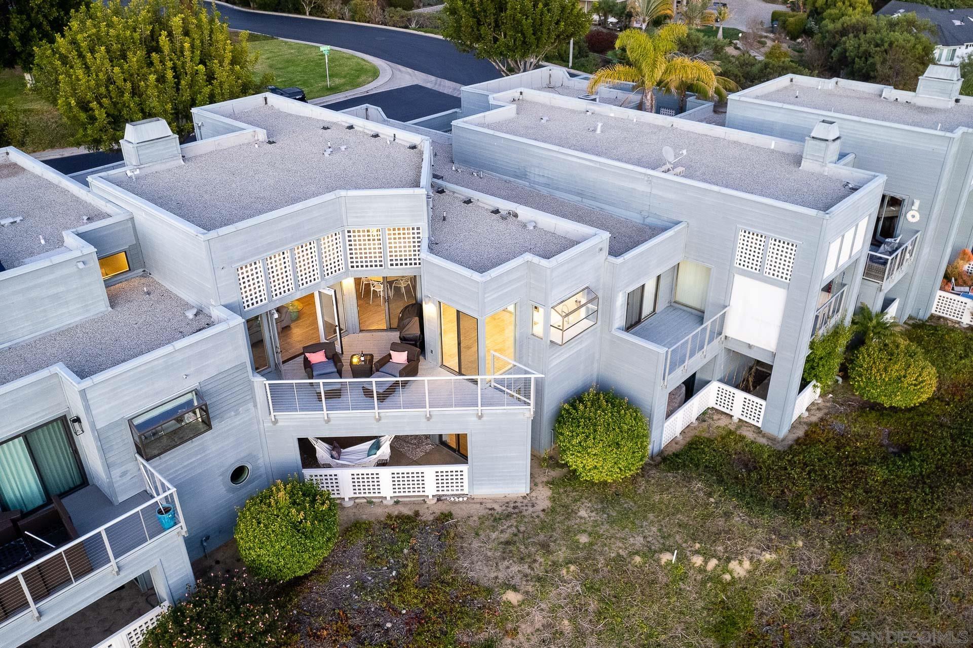 Detail Gallery Image 6 of 61 For 1060  America Way, Del Mar,  CA 92014 - 2 Beds | 2/1 Baths