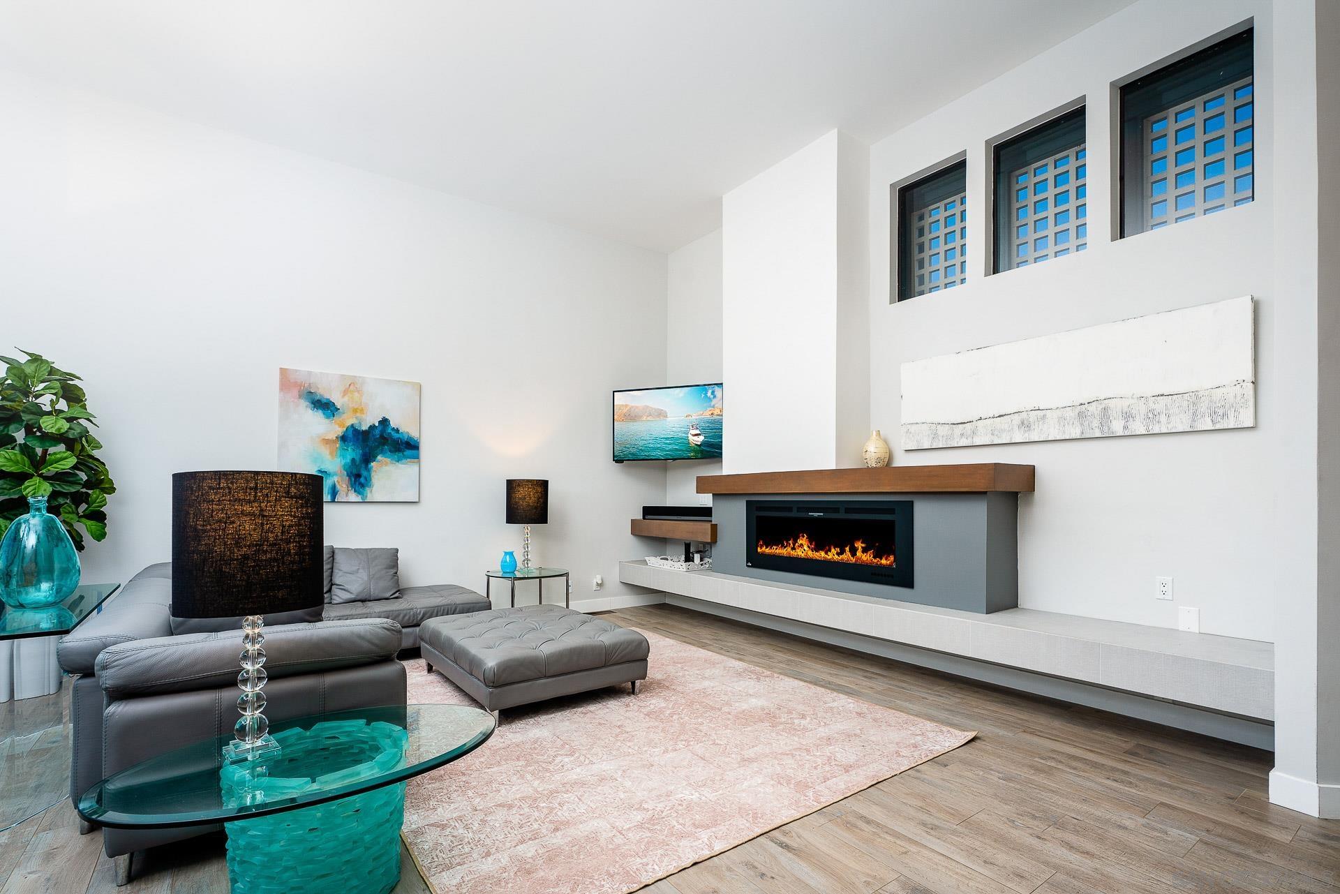 Detail Gallery Image 7 of 61 For 1060  America Way, Del Mar,  CA 92014 - 2 Beds | 2/1 Baths