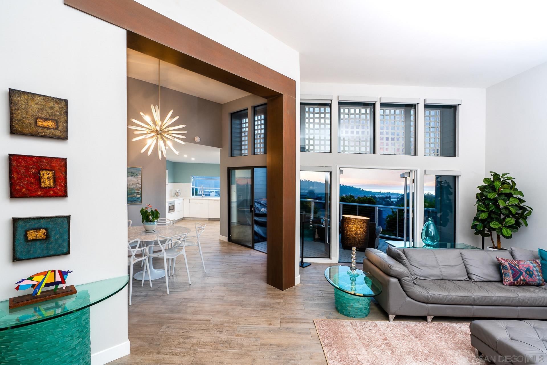 Detail Gallery Image 8 of 61 For 1060  America Way, Del Mar,  CA 92014 - 2 Beds | 2/1 Baths