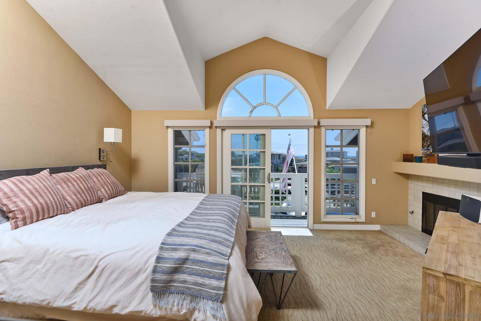 Detail Gallery Image 14 of 31 For 2921  Sandy Pointe  #3,  Del Mar,  CA 92014 - 2 Beds | 2/1 Baths