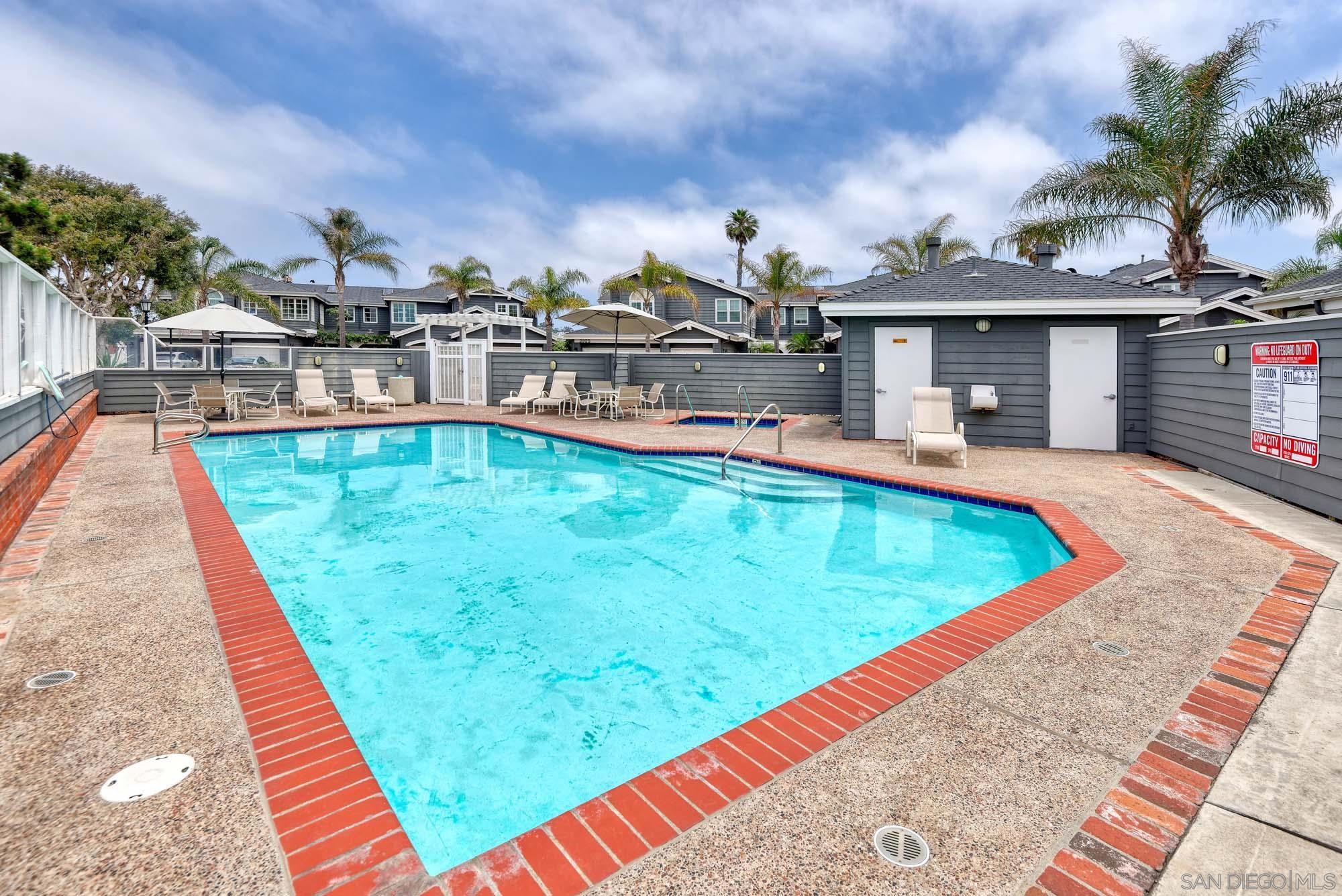 Detail Gallery Image 22 of 31 For 2921  Sandy Pointe  #3,  Del Mar,  CA 92014 - 2 Beds | 2/1 Baths