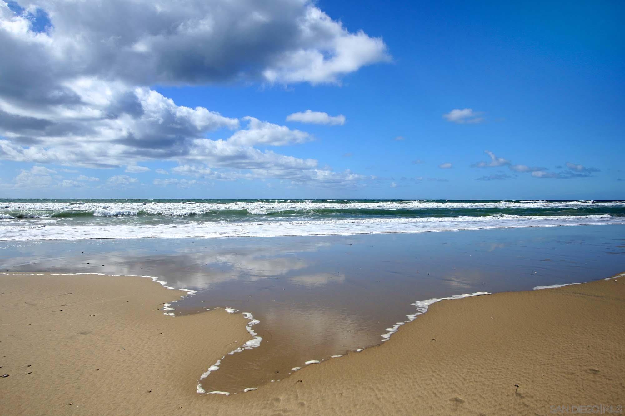 Detail Gallery Image 28 of 31 For 2921  Sandy Pointe  #3,  Del Mar,  CA 92014 - 2 Beds | 2/1 Baths