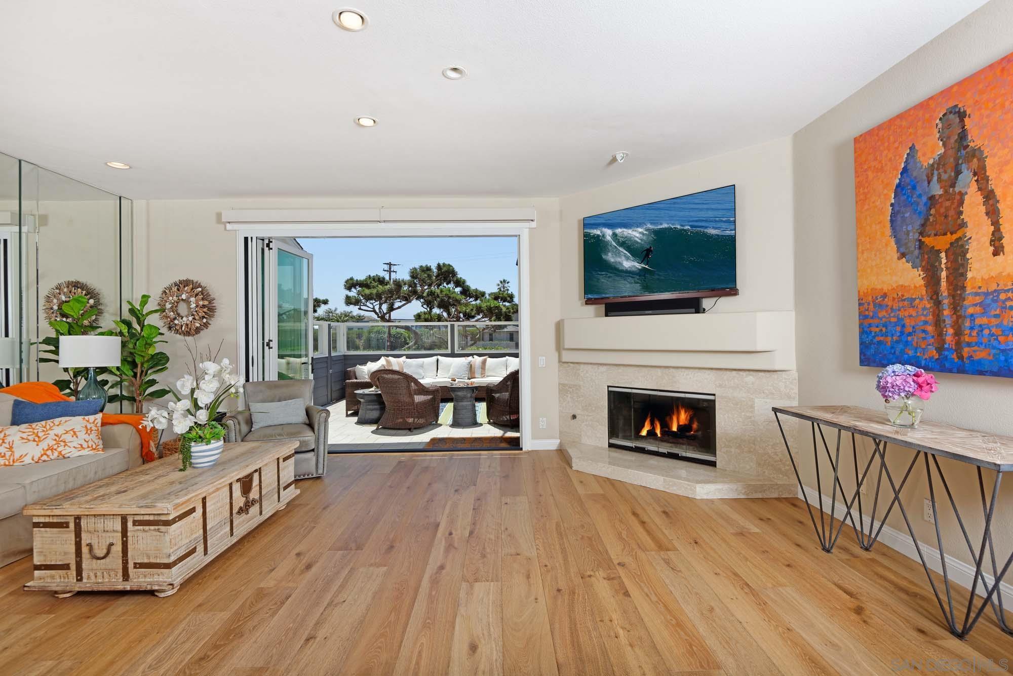 Detail Gallery Image 7 of 31 For 2921  Sandy Pointe  #3,  Del Mar,  CA 92014 - 2 Beds | 2/1 Baths