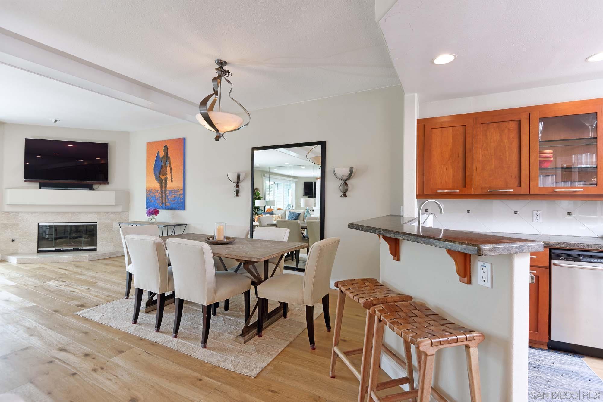 Detail Gallery Image 9 of 31 For 2921  Sandy Pointe  #3,  Del Mar,  CA 92014 - 2 Beds | 2/1 Baths