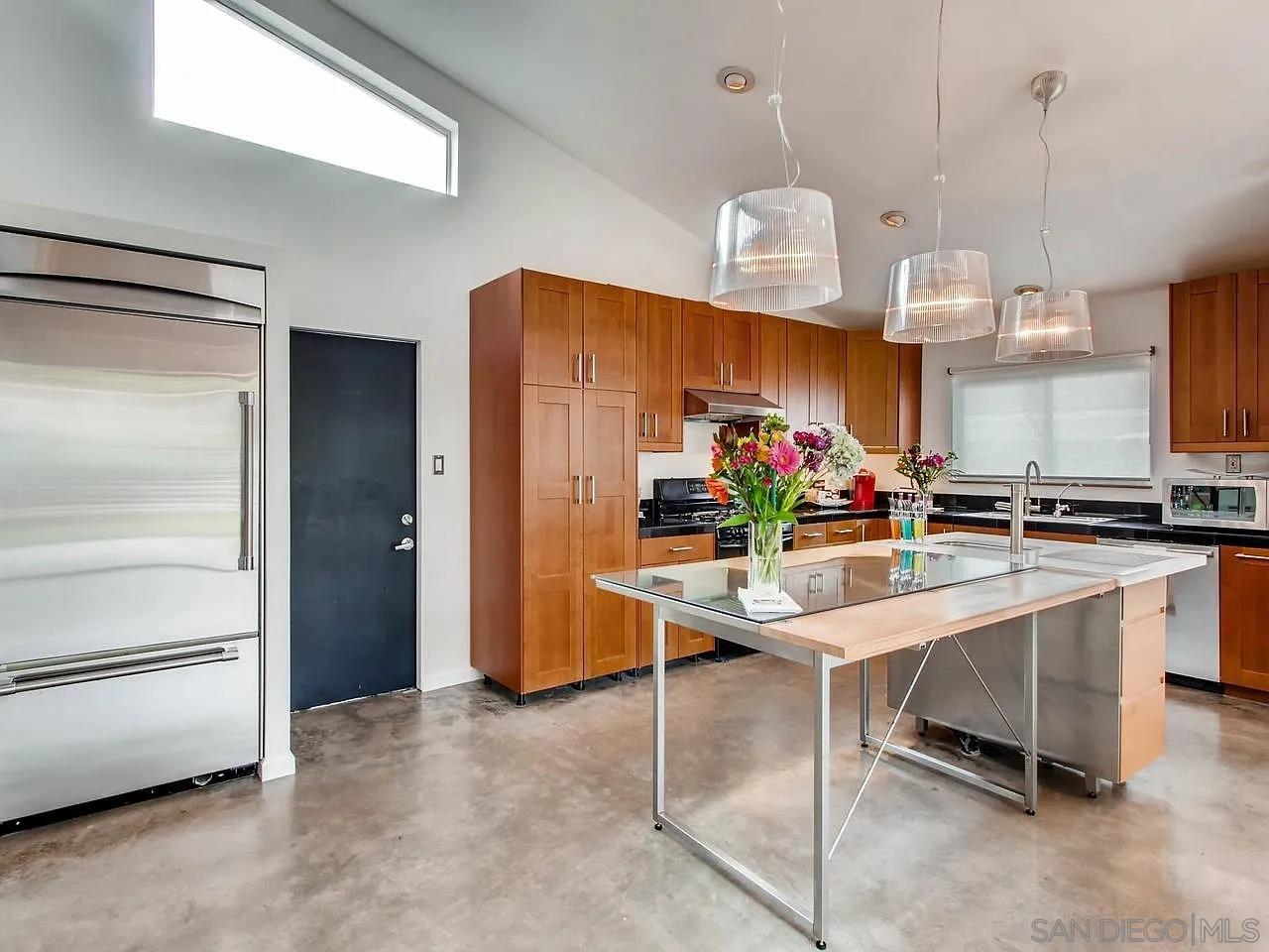 Detail Gallery Image 10 of 15 For 6428  Shirehall Dr, San Diego,  CA 92111 - 4 Beds | 3 Baths