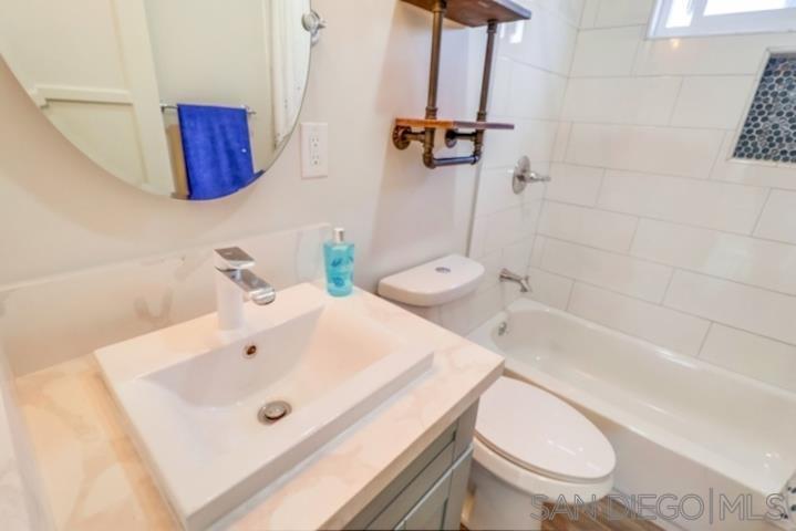 Detail Gallery Image 3 of 4 For 3804  Chamoune Ave, San Diego,  CA 92105 - 2 Beds | 1 Baths