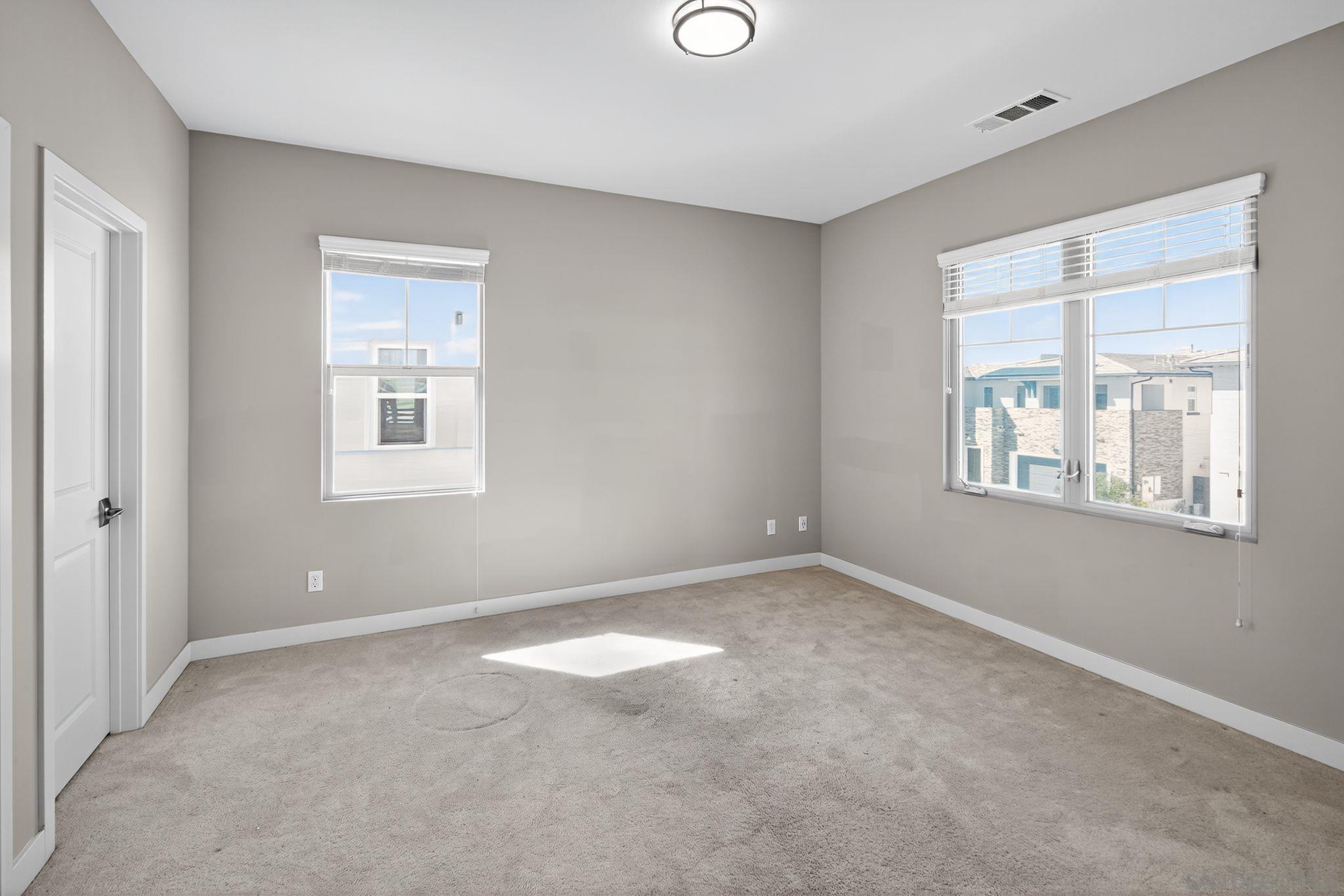 Detail Gallery Image 11 of 28 For 6693  Elegante Way, San Diego,  CA 92130 - 5 Beds | 5/1 Baths