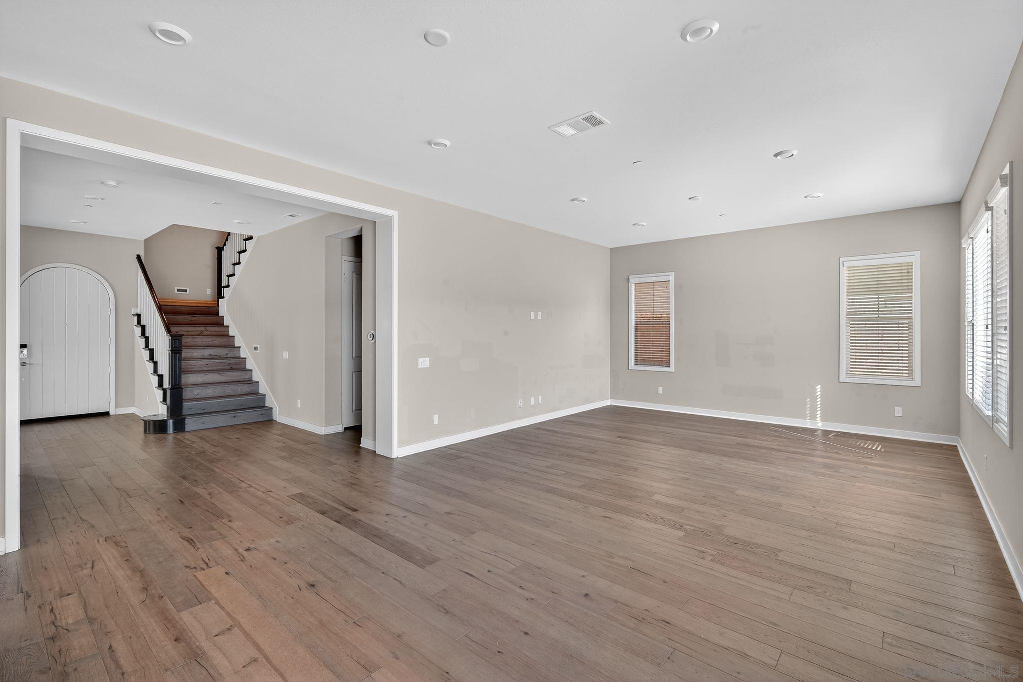 Detail Gallery Image 15 of 28 For 6693  Elegante Way, San Diego,  CA 92130 - 5 Beds | 5/1 Baths