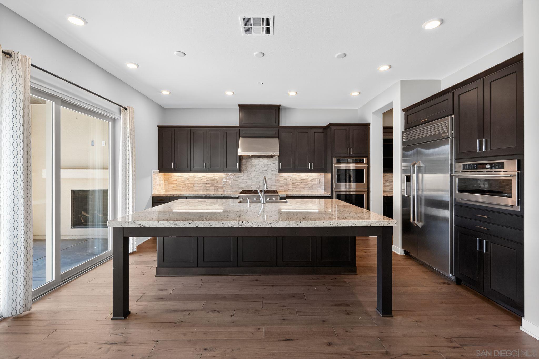 Detail Gallery Image 16 of 28 For 6693  Elegante Way, San Diego,  CA 92130 - 5 Beds | 5/1 Baths