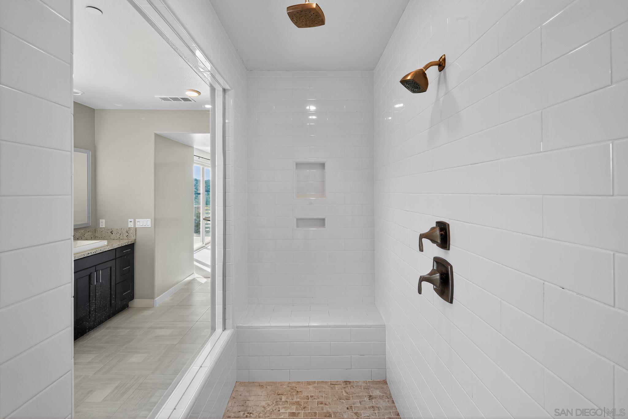 Detail Gallery Image 20 of 28 For 6693  Elegante Way, San Diego,  CA 92130 - 5 Beds | 5/1 Baths